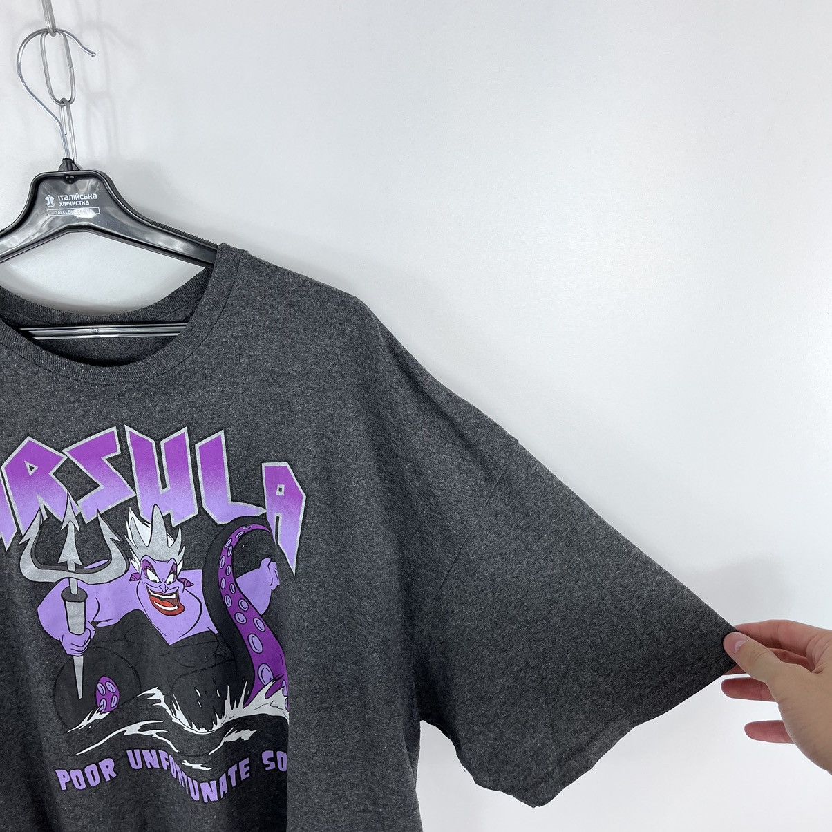Disney × Vintage Vintage Disney Ursula T-Shirt Big Logo Size 2XL Size US XXL / EU 58 / 5 - 4 Thumbnail