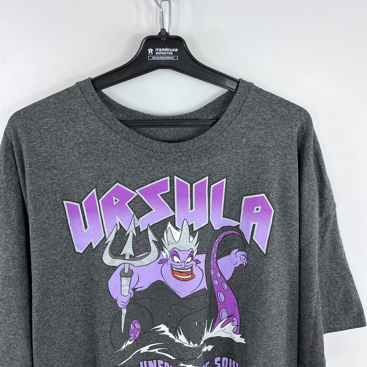 Disney × Vintage Vintage Disney Ursula T-Shirt Big Logo Size 2XL Size US XXL / EU 58 / 5 - 2 Thumbnail