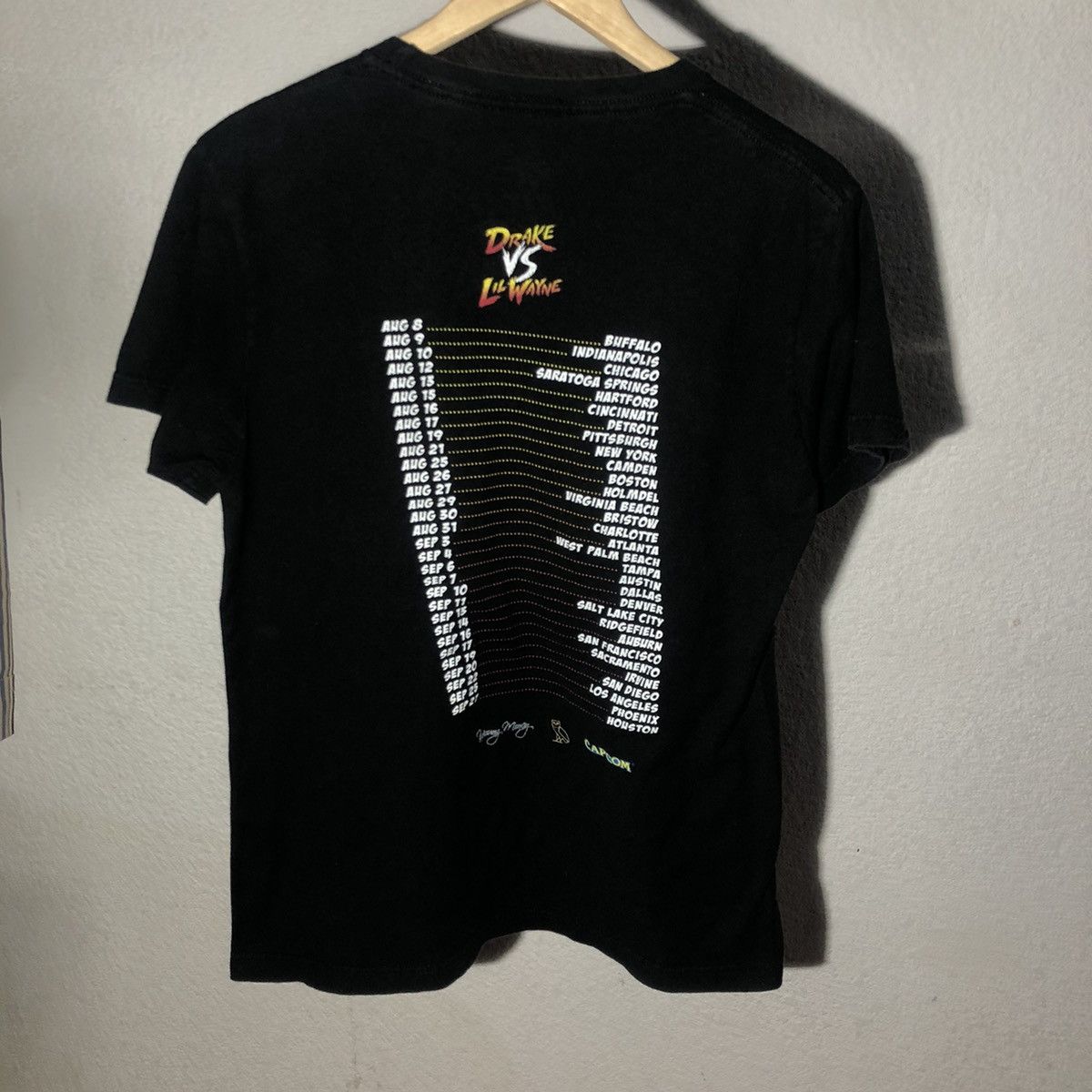 Drake × Lil Wayne × Rap Tees DRAKE VS LIL WAYNE 2014 TOUR CAPCOM MERCHANDISE Size US M / EU 48-50 / 2 - 2 Thumbnail