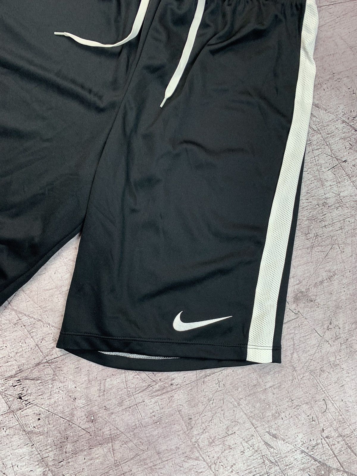 Nike × Vintage Nike Vintage Y2K Shorts Size US 32 / EU 48 - 2 Thumbnail