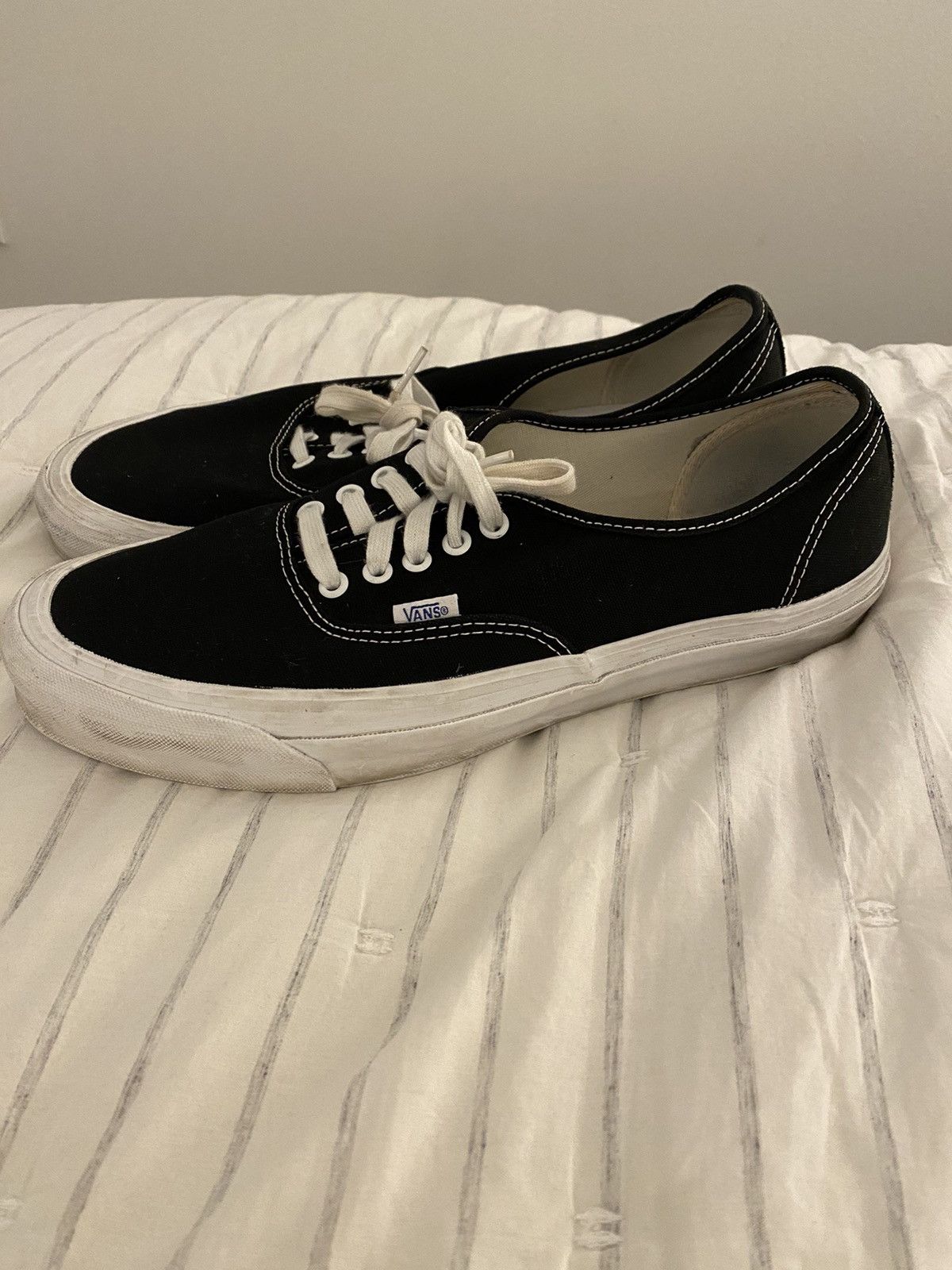 Black bone hot sale vans price