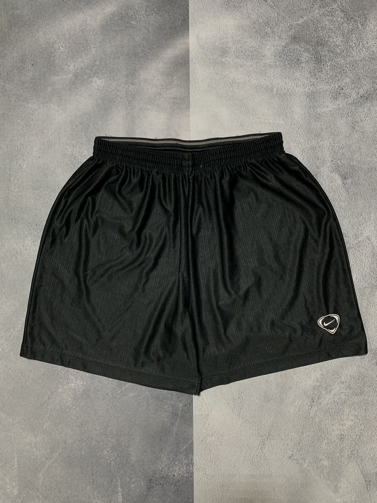 Nike Vintage Nike shorts streetwear Y2K casual style size XL Size US 36 / EU 52 - 1 Thumbnail