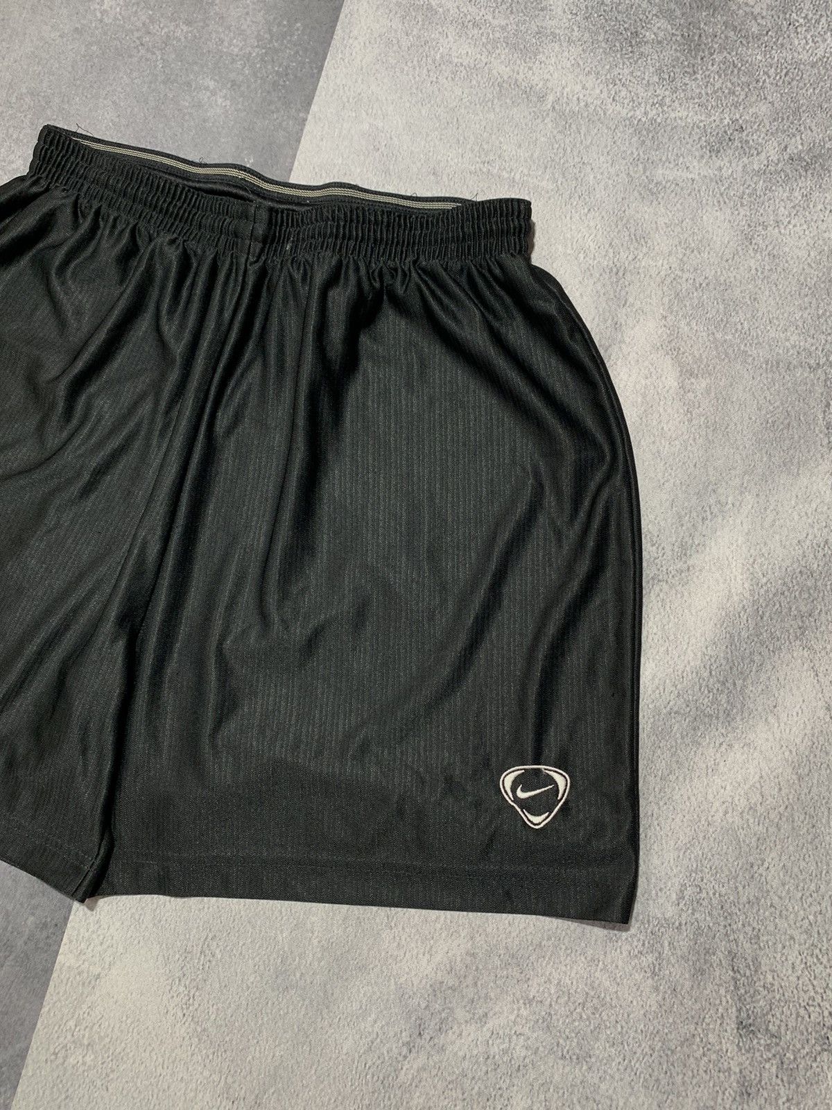 Nike Vintage Nike shorts streetwear Y2K casual style size XL Size US 36 / EU 52 - 2 Thumbnail