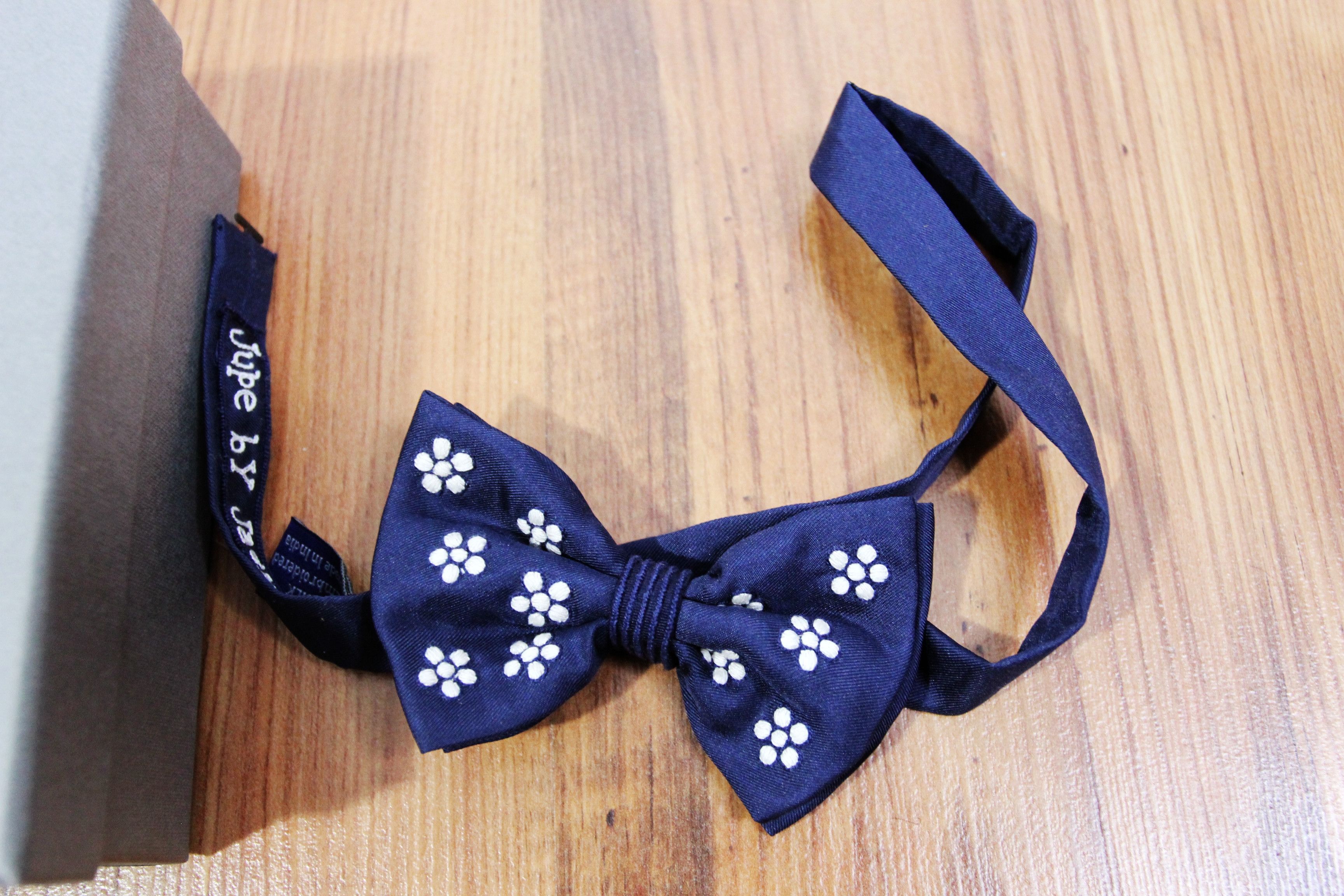Jupe By Jackie BNWT SS20 JUPE BY JACKIE HAND EMBROIDERED BOW TIE Size ONE SIZE - 2 Thumbnail