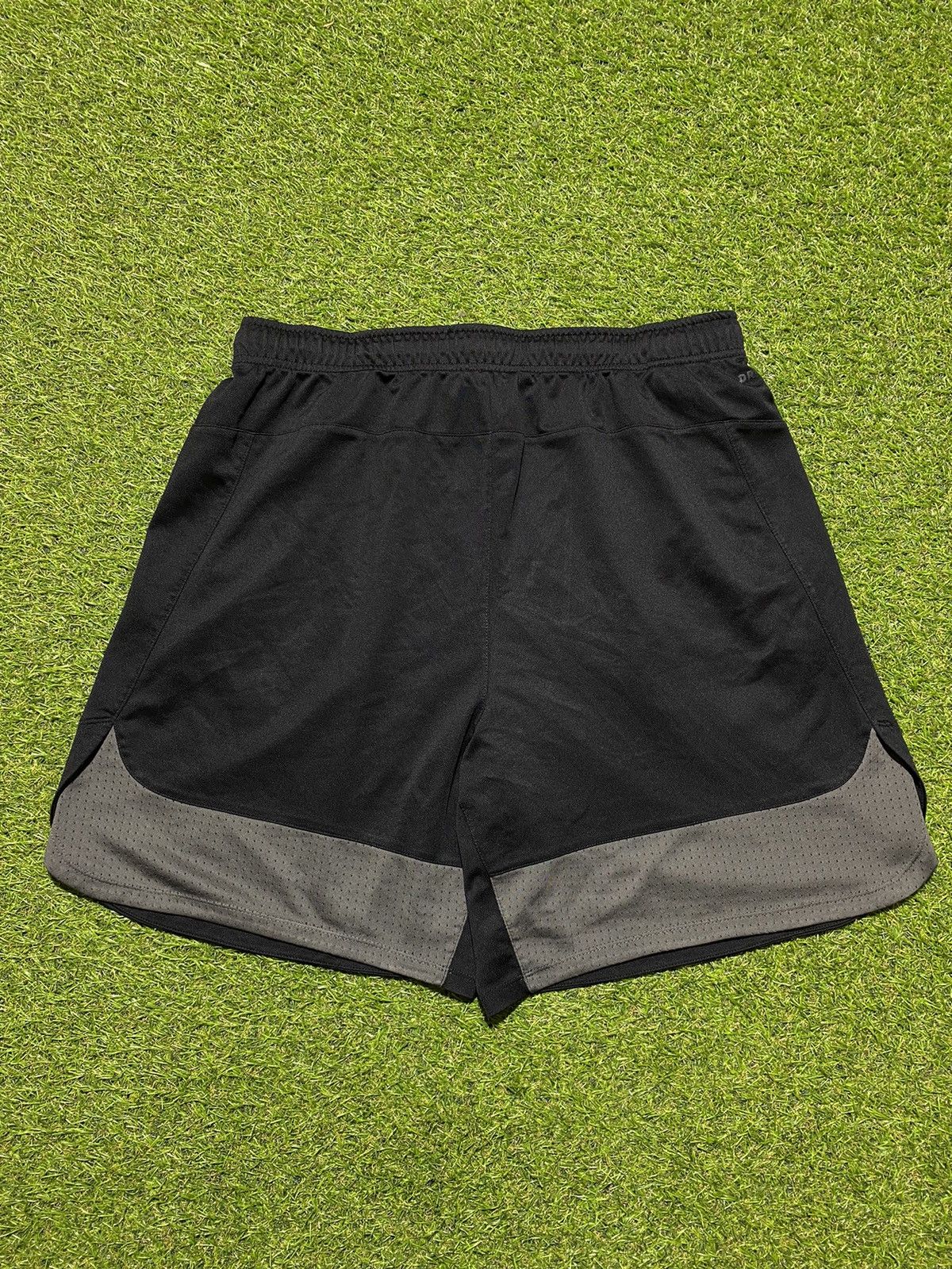 Nike Vintage Nike shorts streetwear swoosh casual y2k size XXL Size US 38 / EU 54 - 3 Thumbnail