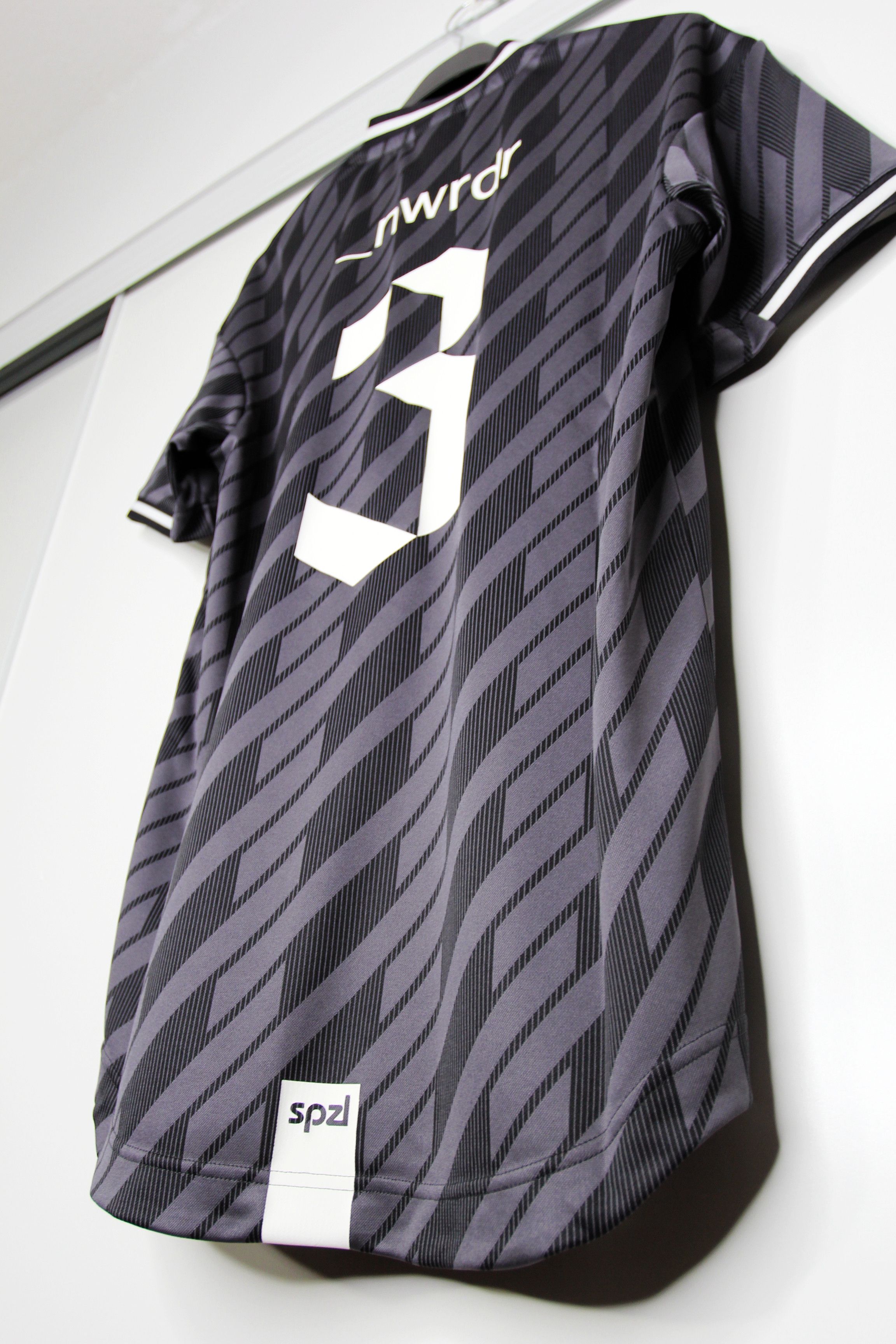 Adidas BNWT NEW ORDER x ADIDAS SPEZIAL SPZL 586 JERSEY M Size US M / EU 48-50 / 2 - 10 Thumbnail
