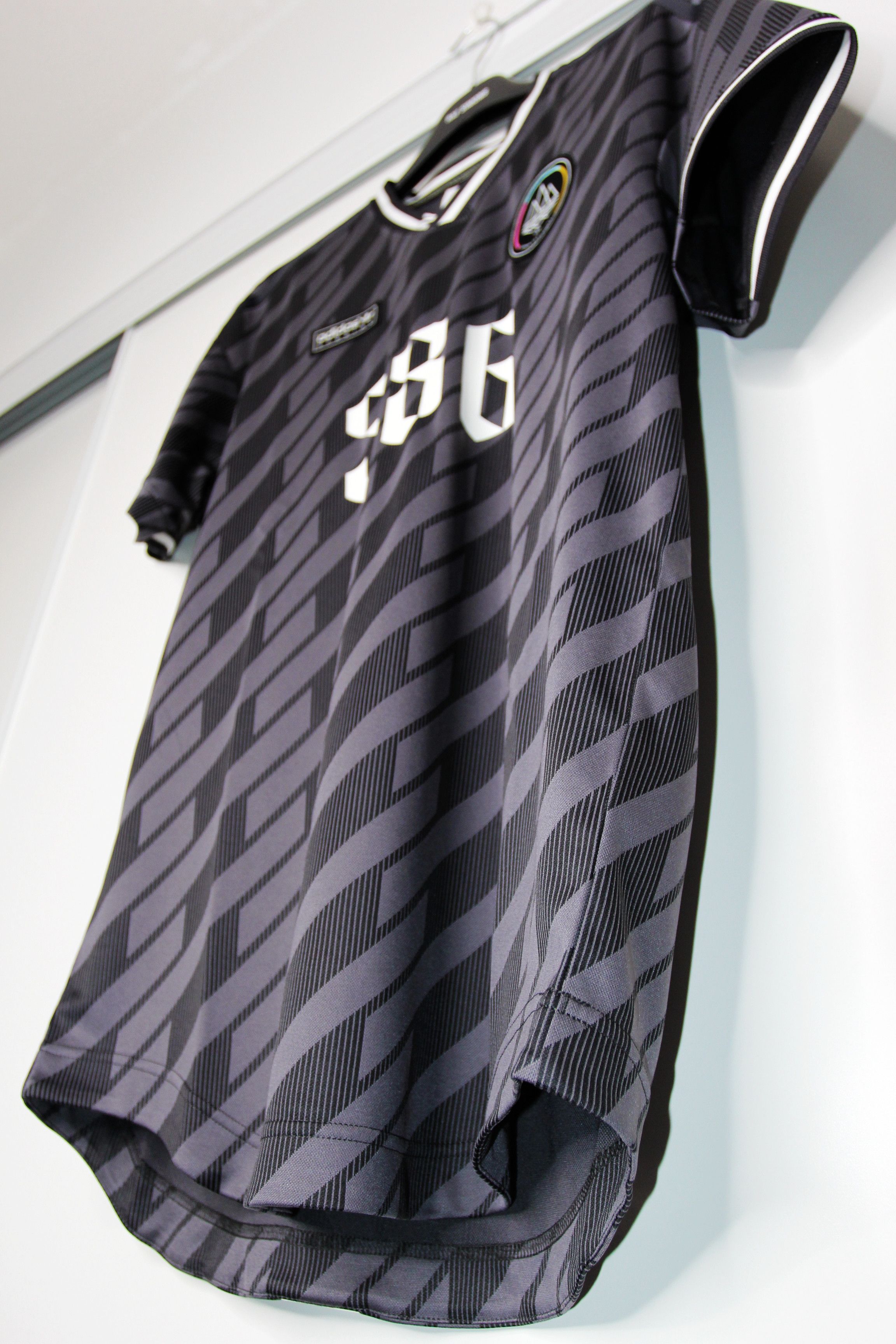 Adidas BNWT NEW ORDER x ADIDAS SPEZIAL SPZL 586 JERSEY M Size US M / EU 48-50 / 2 - 5 Thumbnail