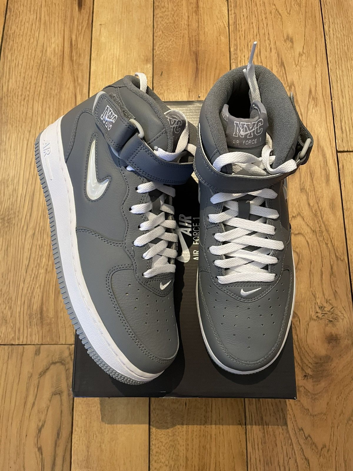 AIR FORCE 1 MID QS NYC Nike Air Force 1 Mid QS NYC Cool Grey