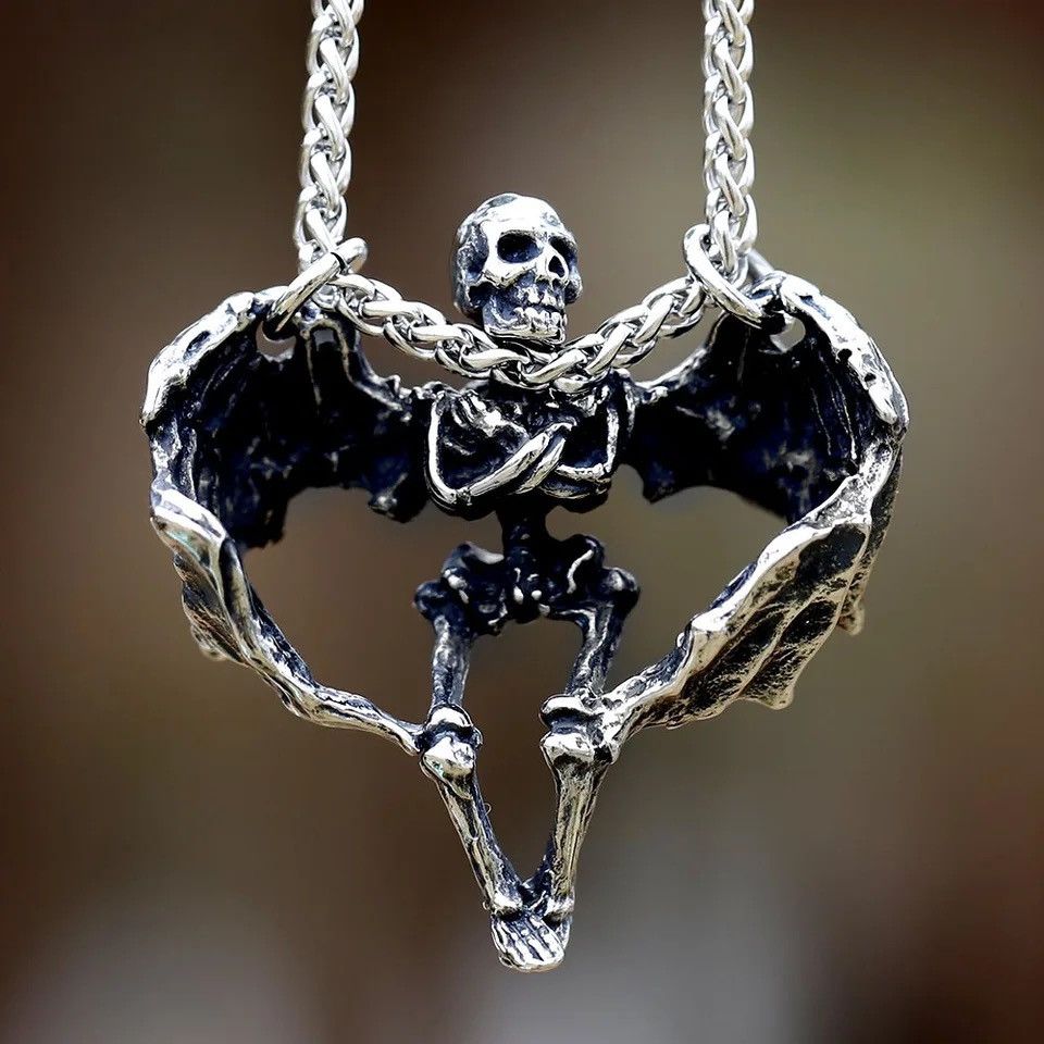 Jewelry Gothic Skull Wing Pendant Necklaces in Silver, Men's