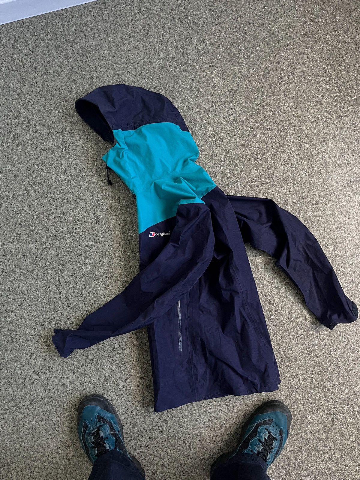 Berghaus GORE-TEX GORPCORE WINDBREAKER RAINCOAT BERGHAUS WOMENS L Size L / US 10 / IT 46 - 1 Thumbnail