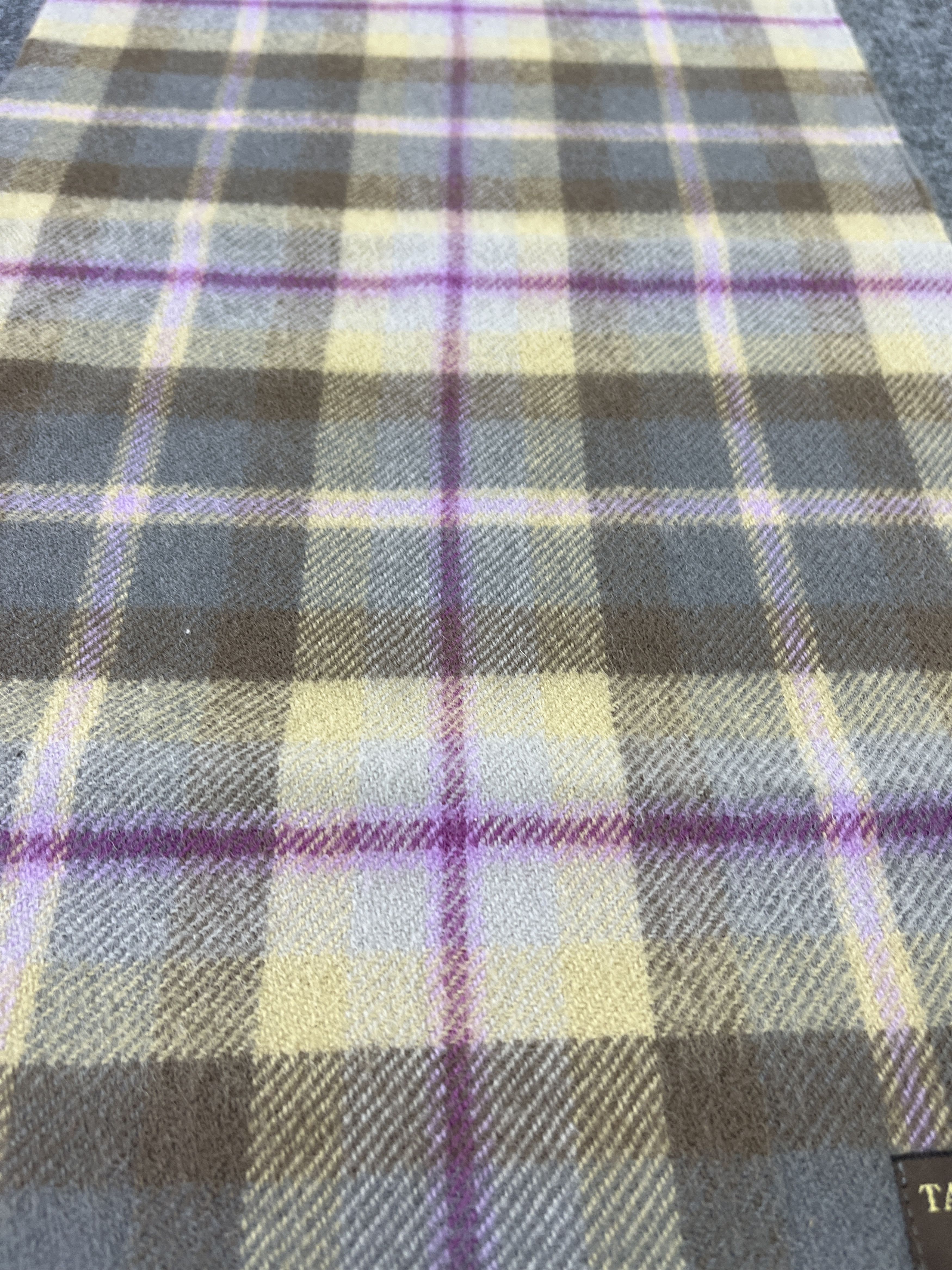Vintage LOCHCARRON CHECK SCARVES / MUFFLER / NECKWEAR T042 Size ONE SIZE - 5 Thumbnail