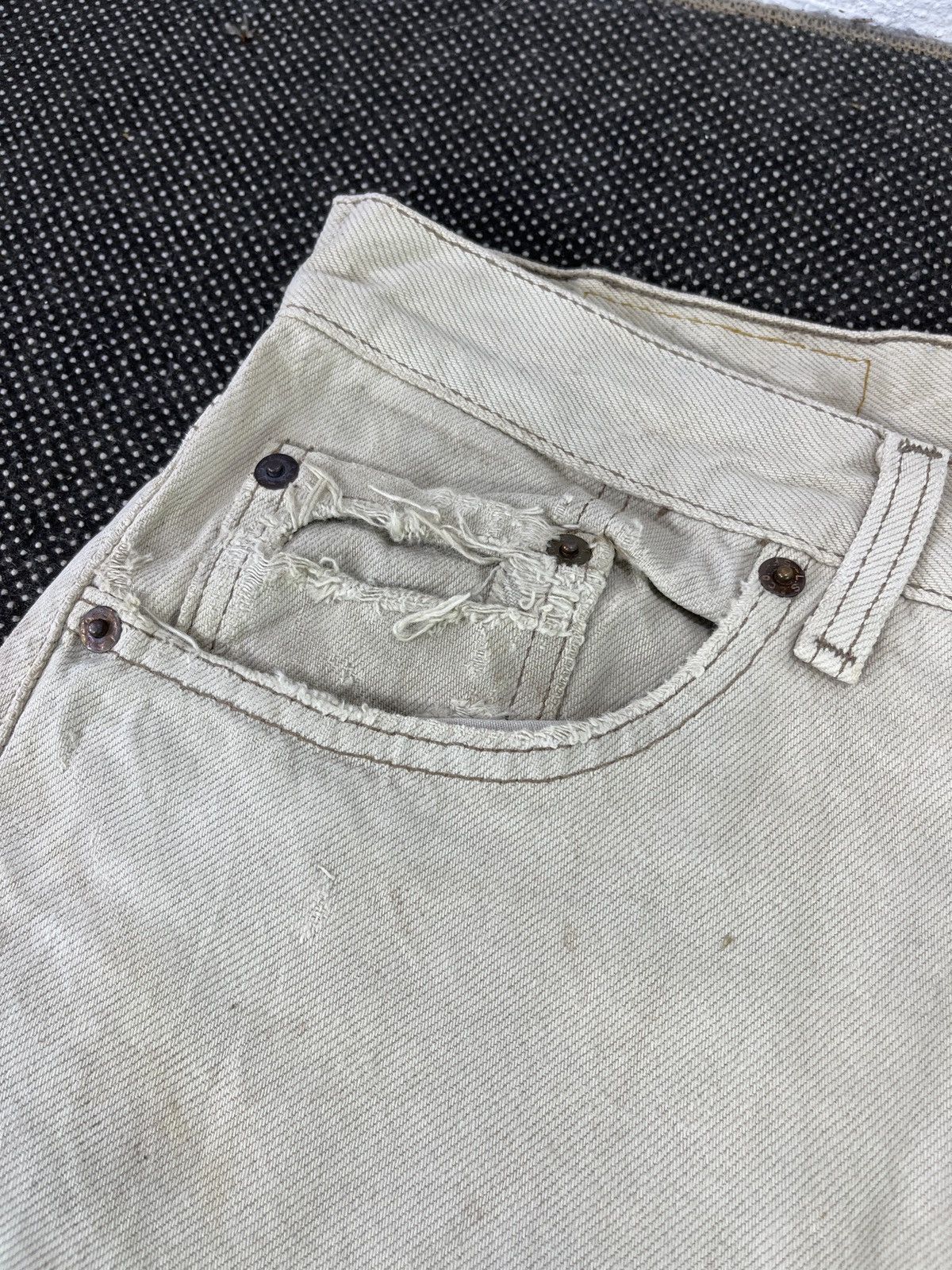 Levi's × Vintage 90s Vintage Levis 501 Distressed Jeans - J376 Size US 33 - 6 Thumbnail