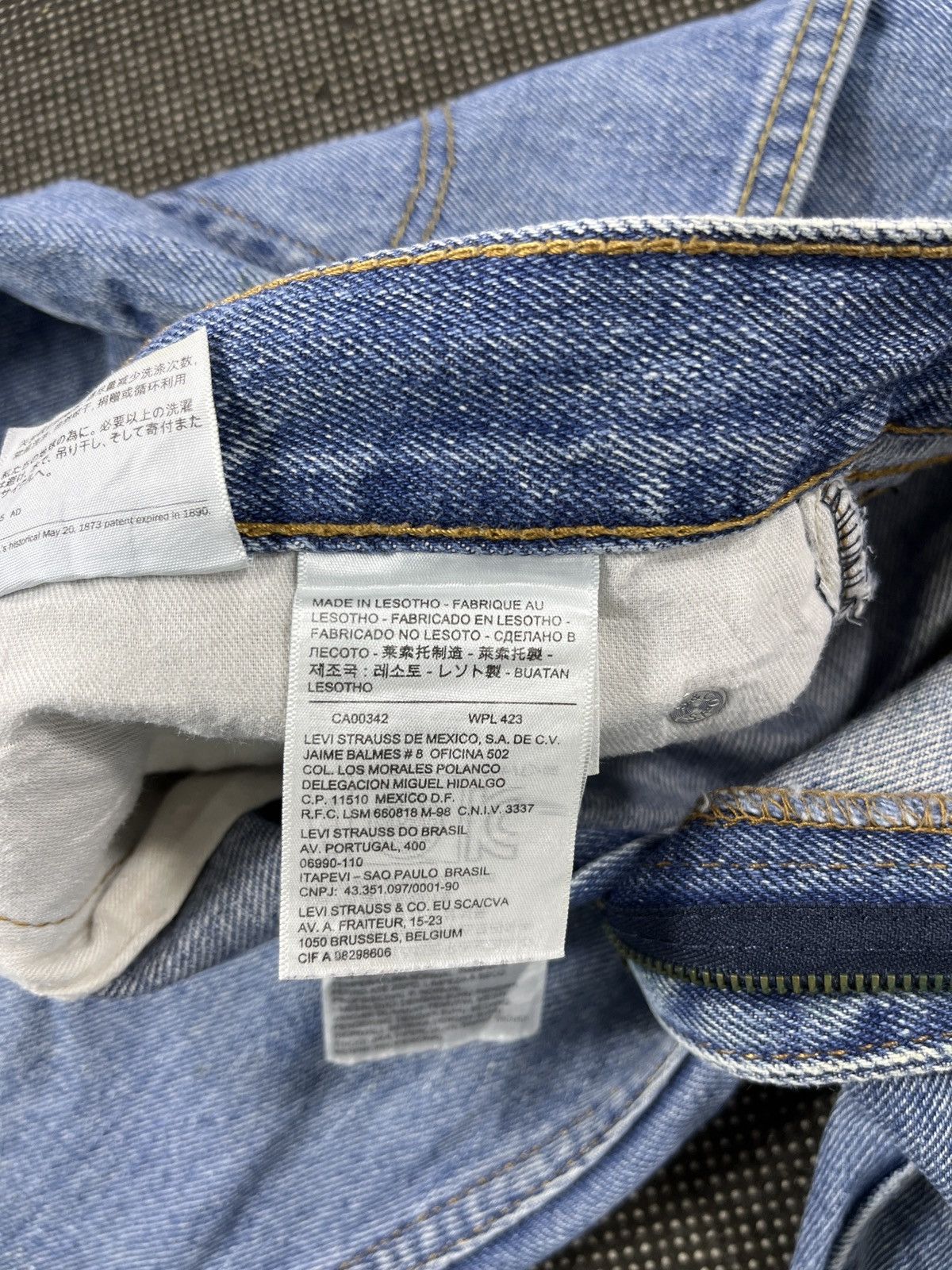 Levi's Vintage Levis 505 Stone Wash Jeans- J642 Size US 35 - 7 Thumbnail