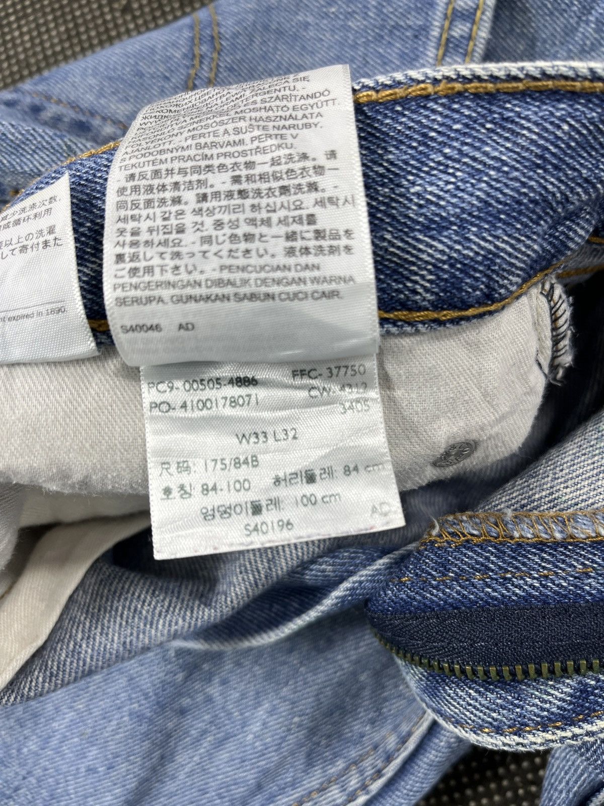 Levi's Vintage Levis 505 Stone Wash Jeans- J642 Size US 35 - 9 Thumbnail