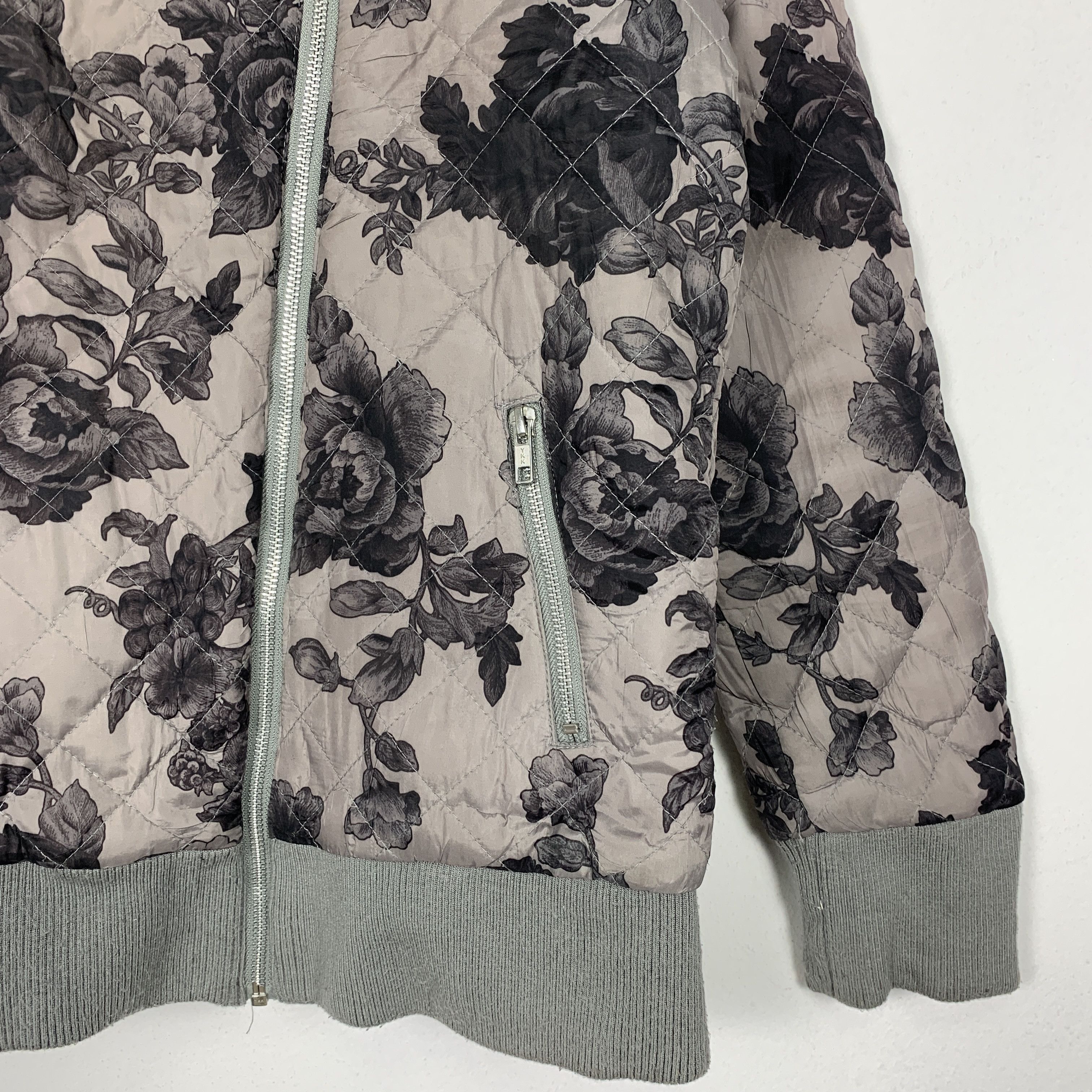 Japanese Brand Vintage AZUL Black Rose Floral Quilted Jacket J1355 Size M / US 6-8 / IT 42-44 - 4 Thumbnail