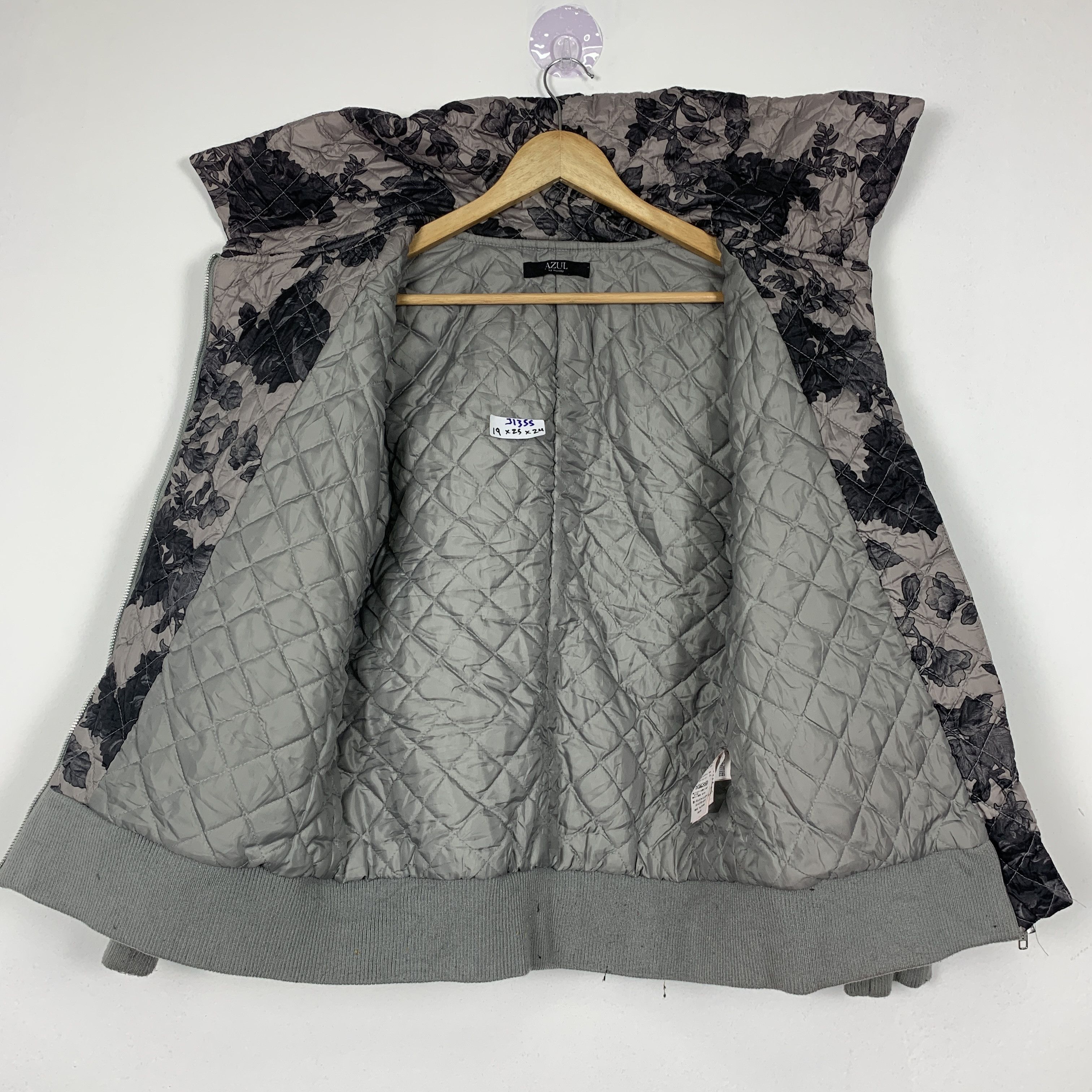 Japanese Brand Vintage AZUL Black Rose Floral Quilted Jacket J1355 Size M / US 6-8 / IT 42-44 - 7 Thumbnail