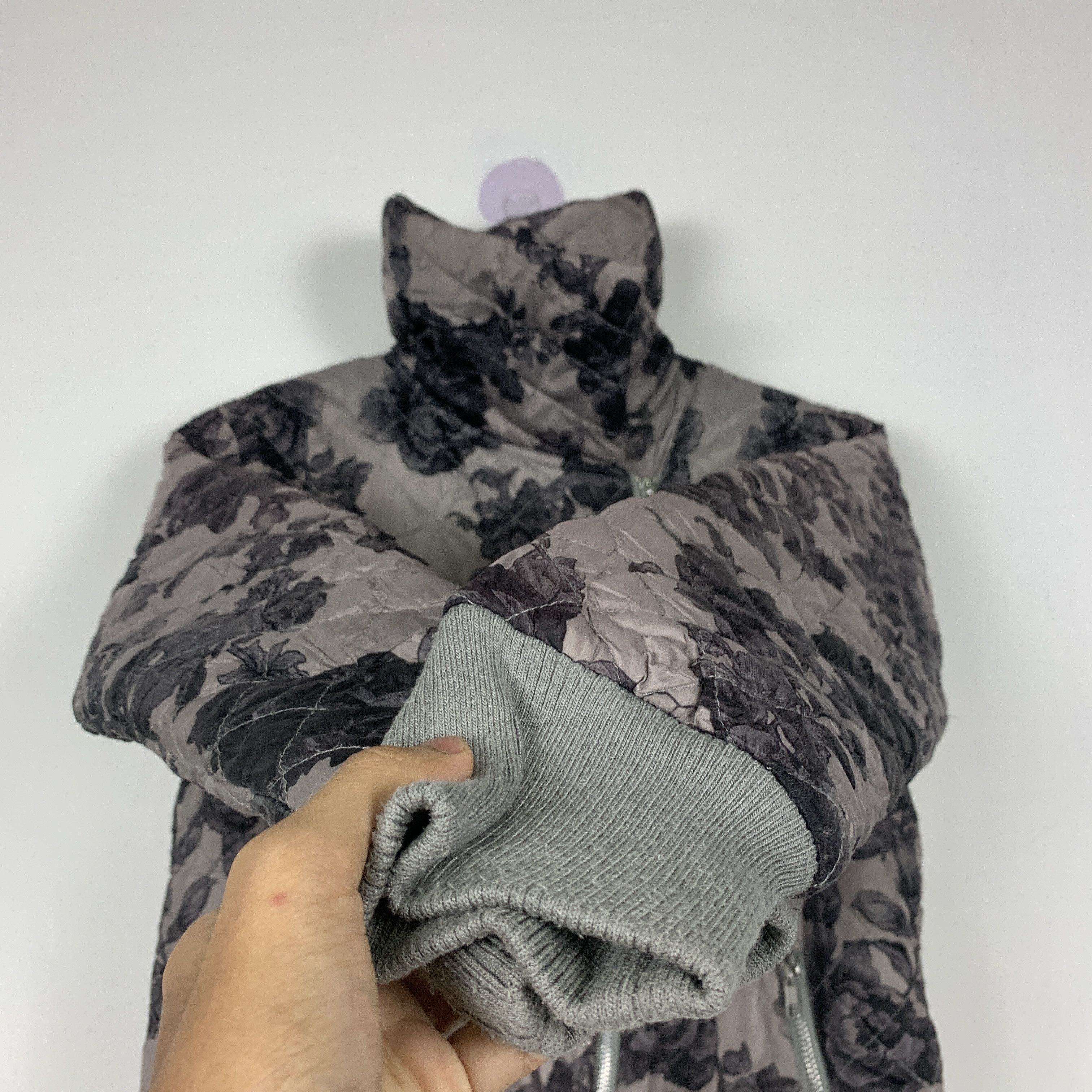 Japanese Brand Vintage AZUL Black Rose Floral Quilted Jacket J1355 Size M / US 6-8 / IT 42-44 - 5 Thumbnail