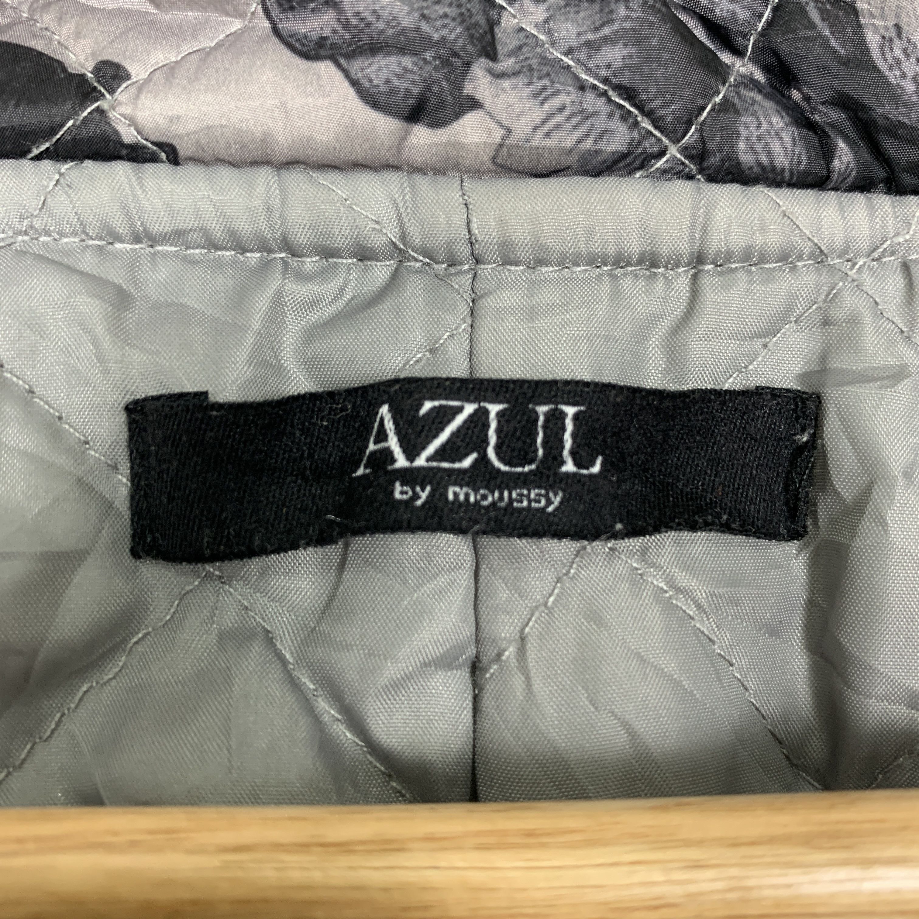 Japanese Brand Vintage AZUL Black Rose Floral Quilted Jacket J1355 Size M / US 6-8 / IT 42-44 - 8 Thumbnail