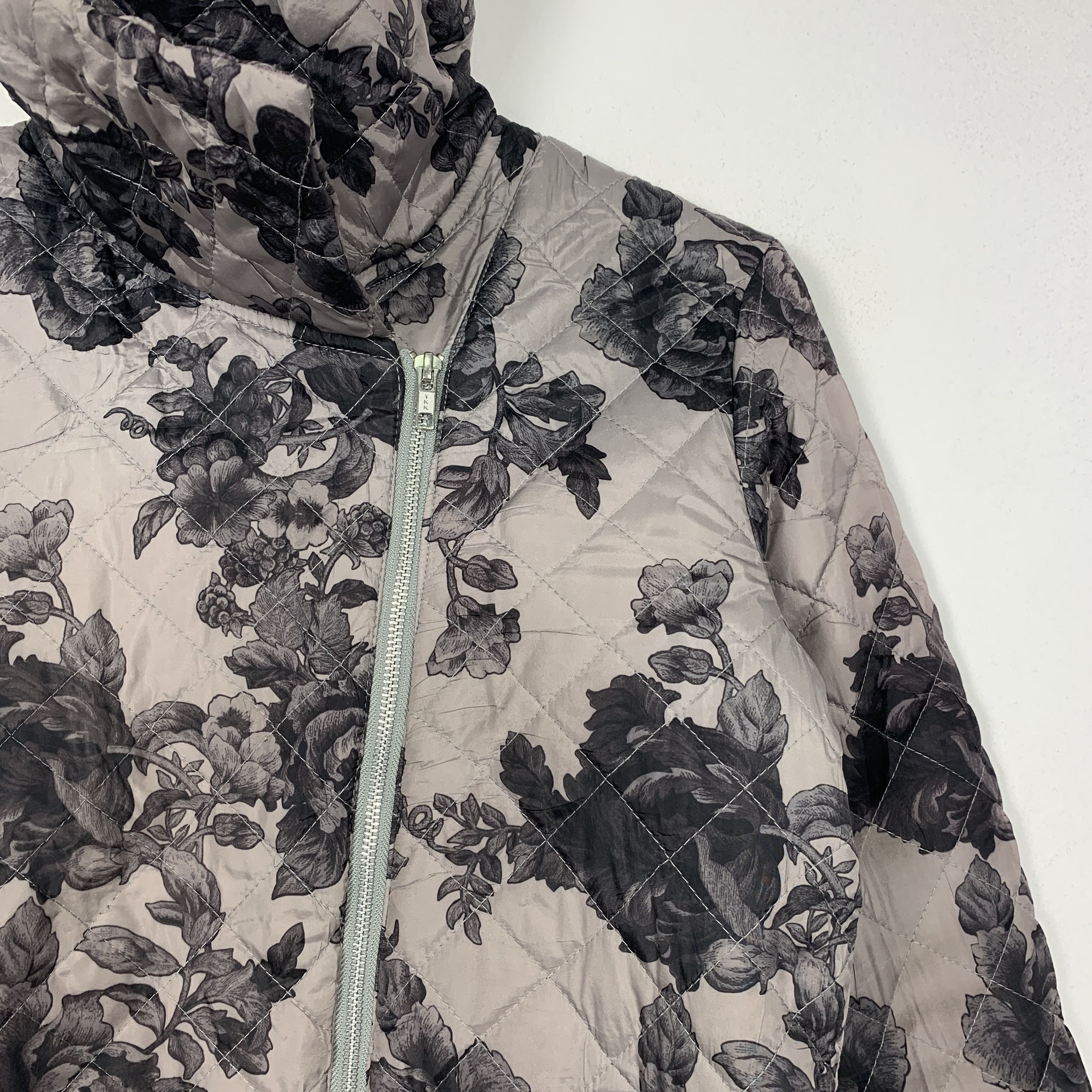 Japanese Brand Vintage AZUL Black Rose Floral Quilted Jacket J1355 Size M / US 6-8 / IT 42-44 - 3 Thumbnail