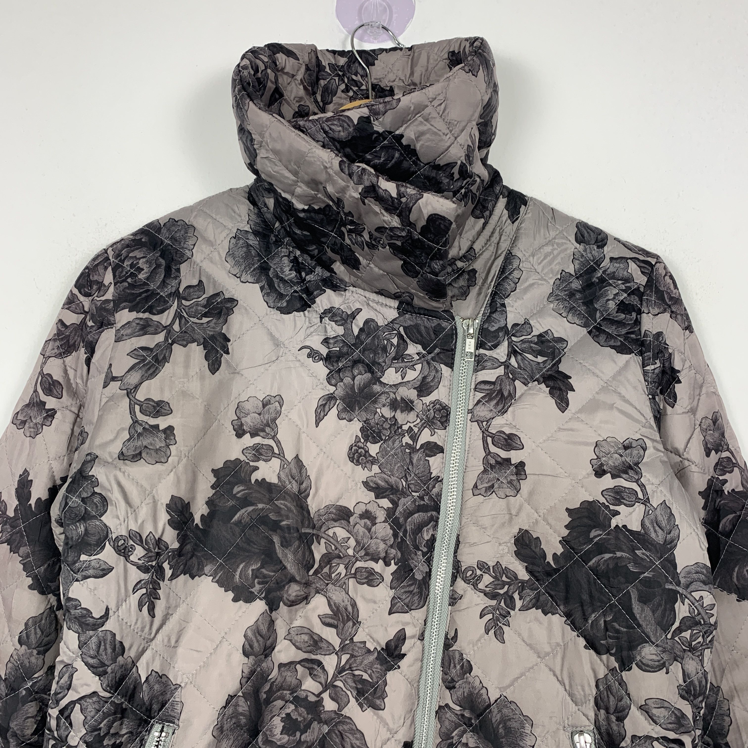 Japanese Brand Vintage AZUL Black Rose Floral Quilted Jacket J1355 Size M / US 6-8 / IT 42-44 - 2 Thumbnail
