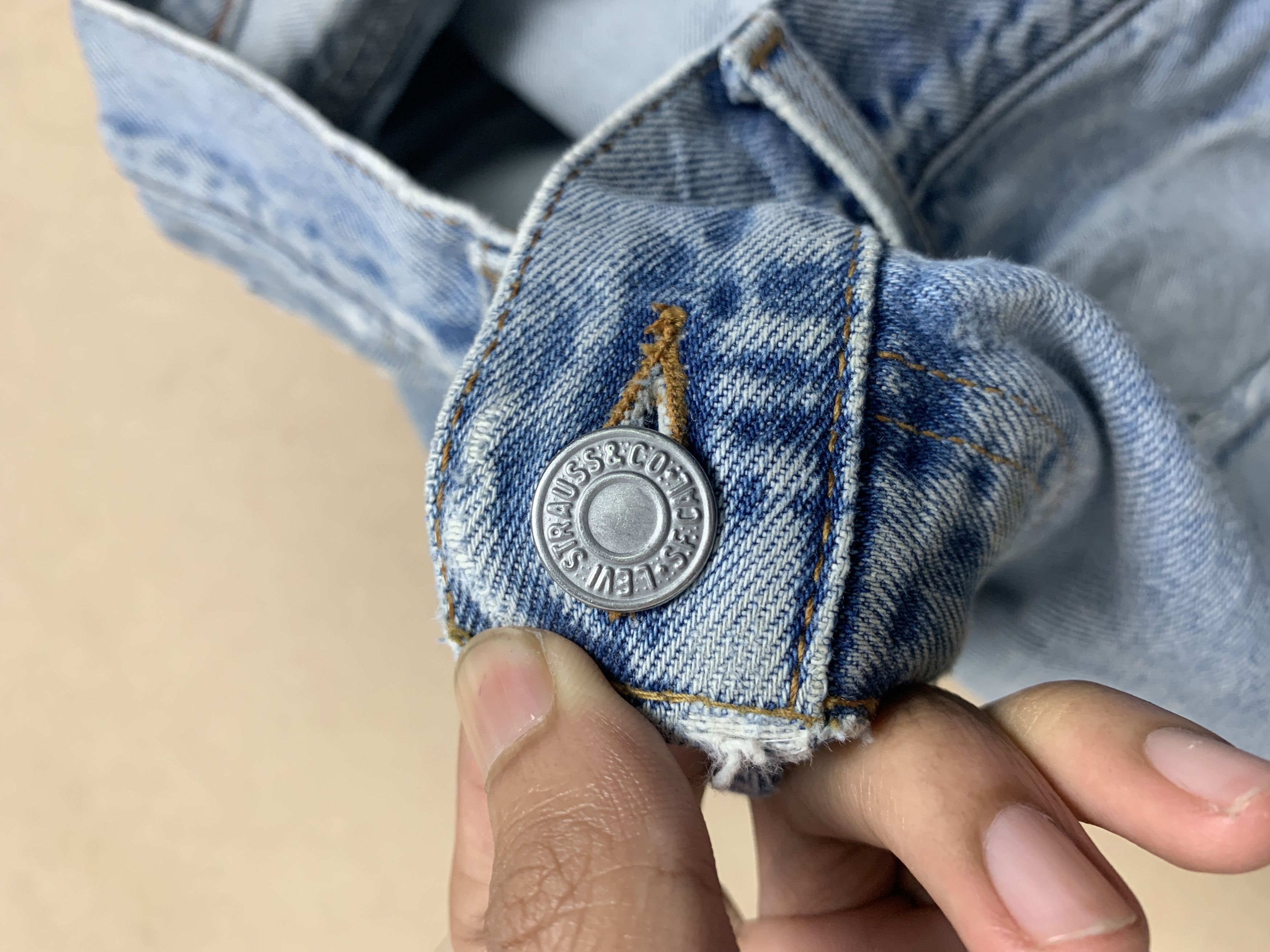 Levi's Vintage LEVI'S 560 Distressed Faded Loose Fit Tapered Leg Size US 34 / EU 50 - 15 Thumbnail