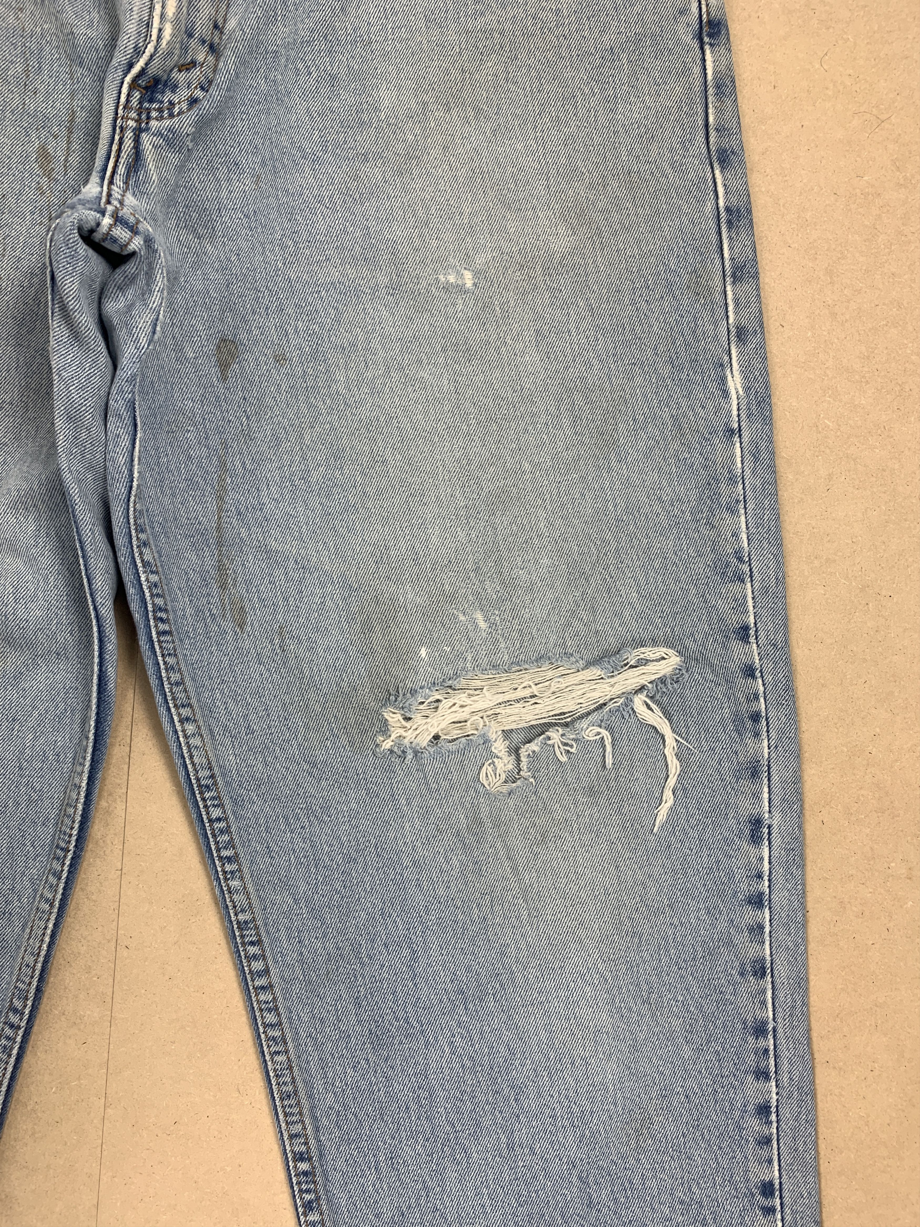Levi's Vintage LEVI'S 560 Distressed Faded Loose Fit Tapered Leg Size US 34 / EU 50 - 3 Thumbnail