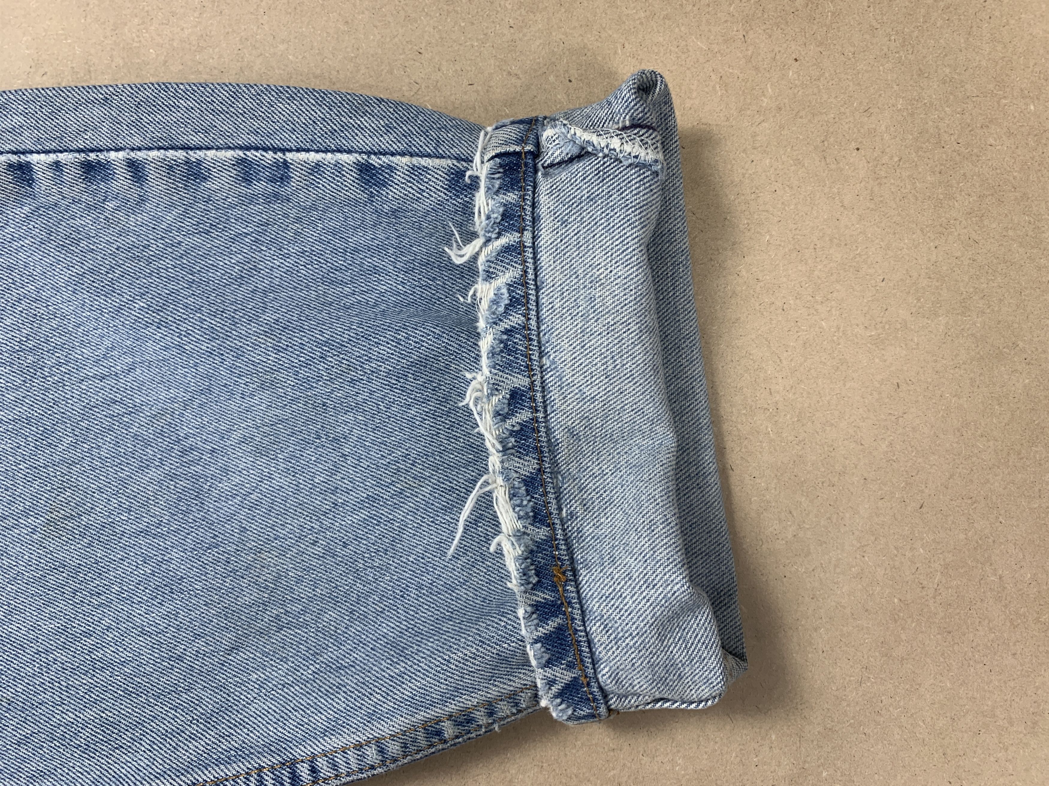 Levi's Vintage LEVI'S 560 Distressed Faded Loose Fit Tapered Leg Size US 34 / EU 50 - 6 Thumbnail