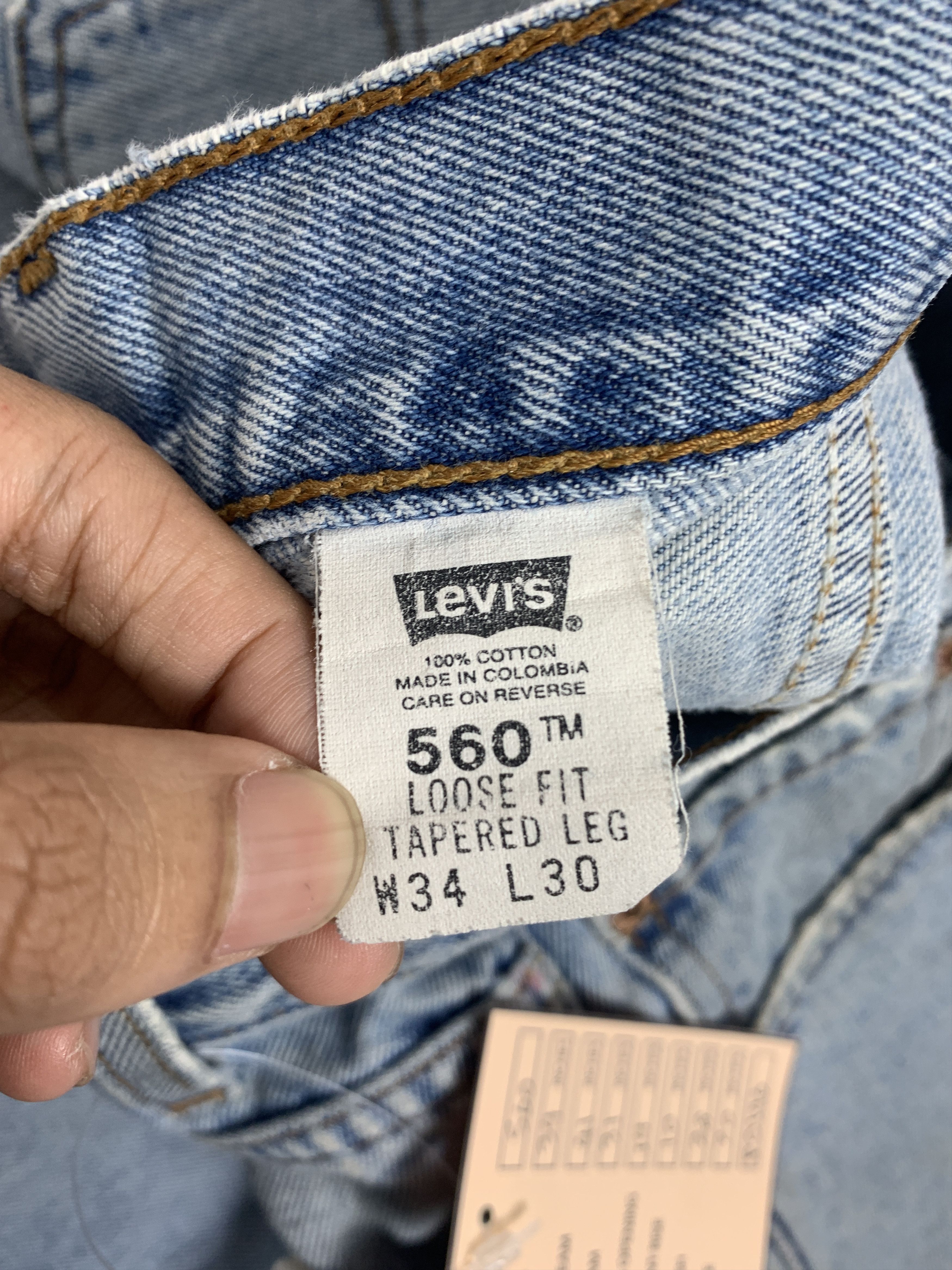 Levi's Vintage LEVI'S 560 Distressed Faded Loose Fit Tapered Leg Size US 34 / EU 50 - 12 Thumbnail