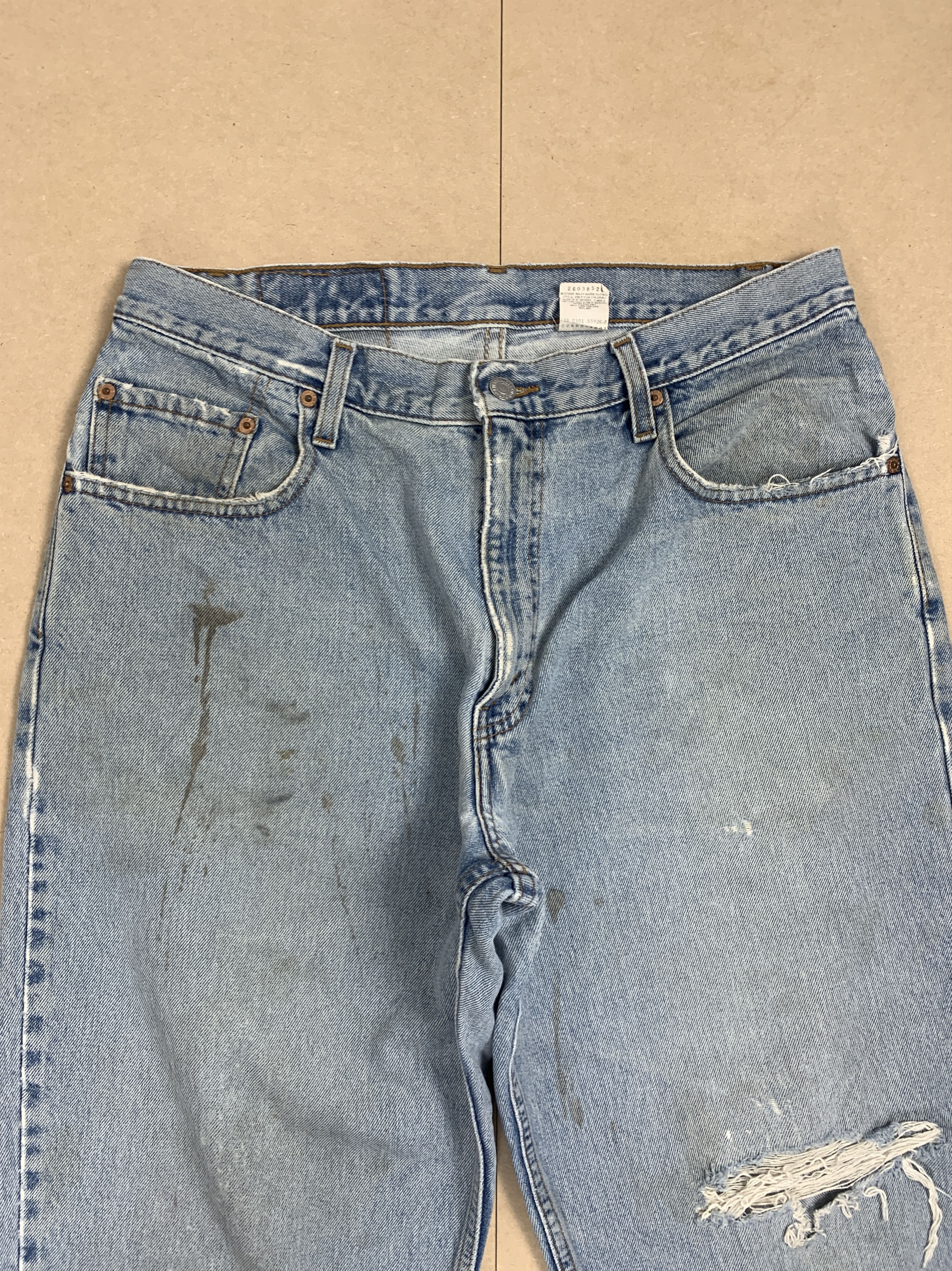 Levi's Vintage LEVI'S 560 Distressed Faded Loose Fit Tapered Leg Size US 34 / EU 50 - 2 Thumbnail
