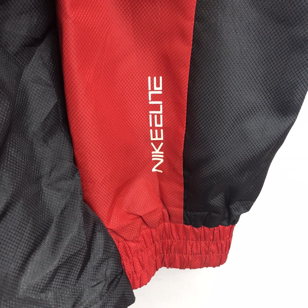 Nike Vintage NIKE SWOOSH Sport Red Windbreaker Jacket Size US M / EU 48-50 / 2 - 4 Thumbnail