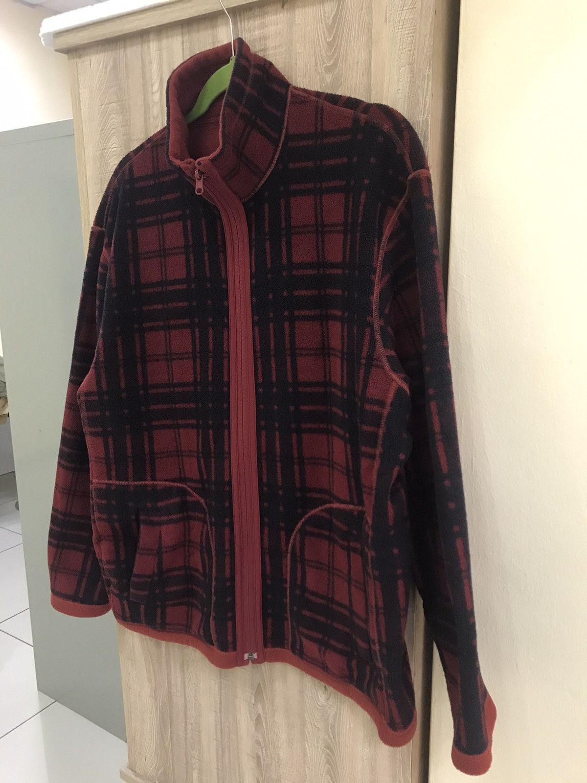 GU UNIQLO Red Reversible Fleece Jacket Size US L / EU 52-54 / 3 - 4 Thumbnail