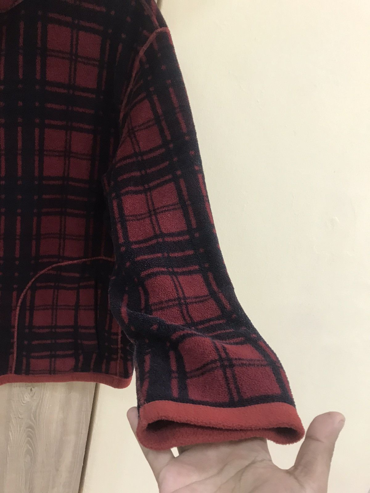 GU UNIQLO Red Reversible Fleece Jacket Size US L / EU 52-54 / 3 - 9 Thumbnail