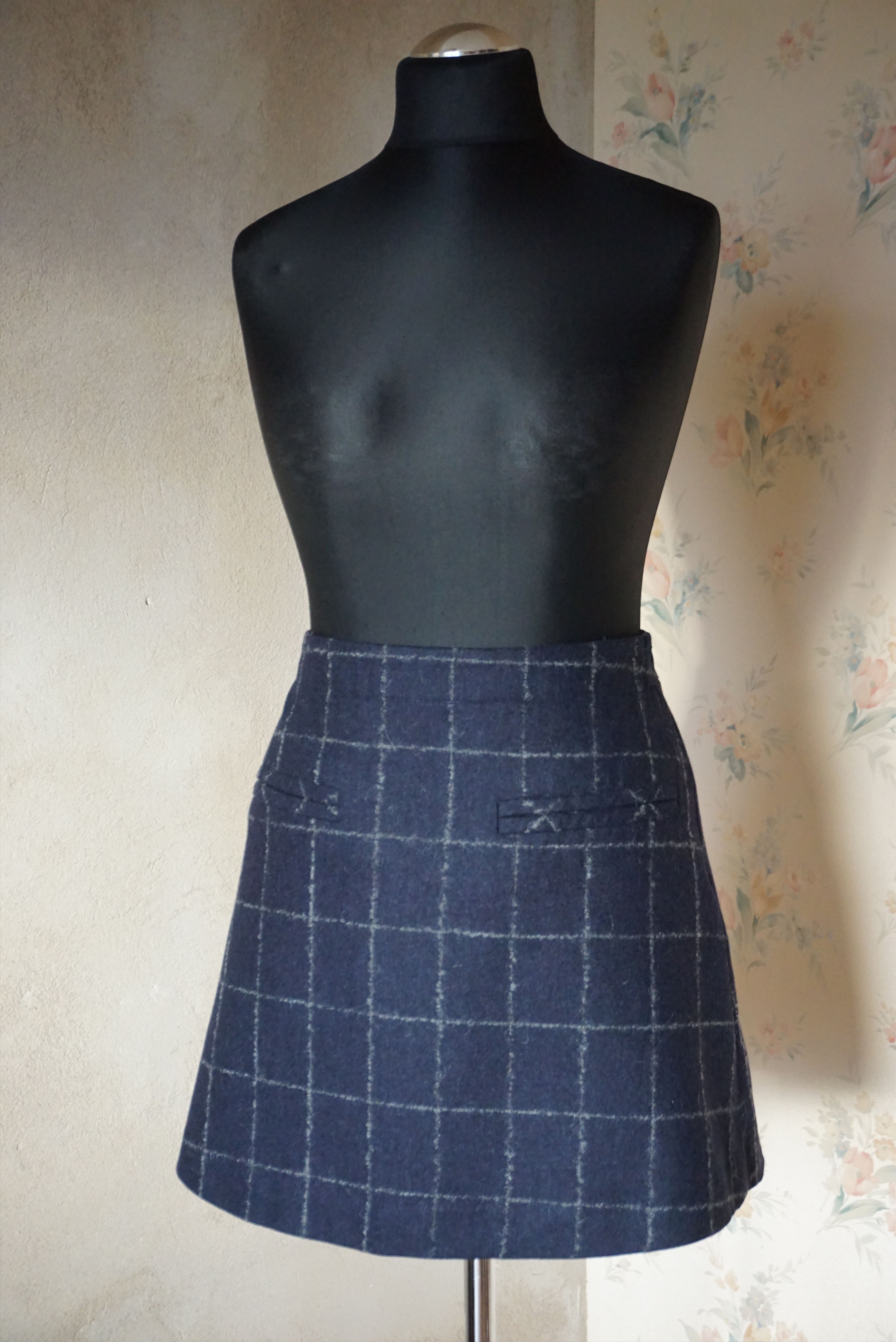Designer Women RPR$250 SUISTUDIO L 12 40 100% wool mini ALFIE skirt Size 28" / US 6 / IT 42 - 2 Thumbnail