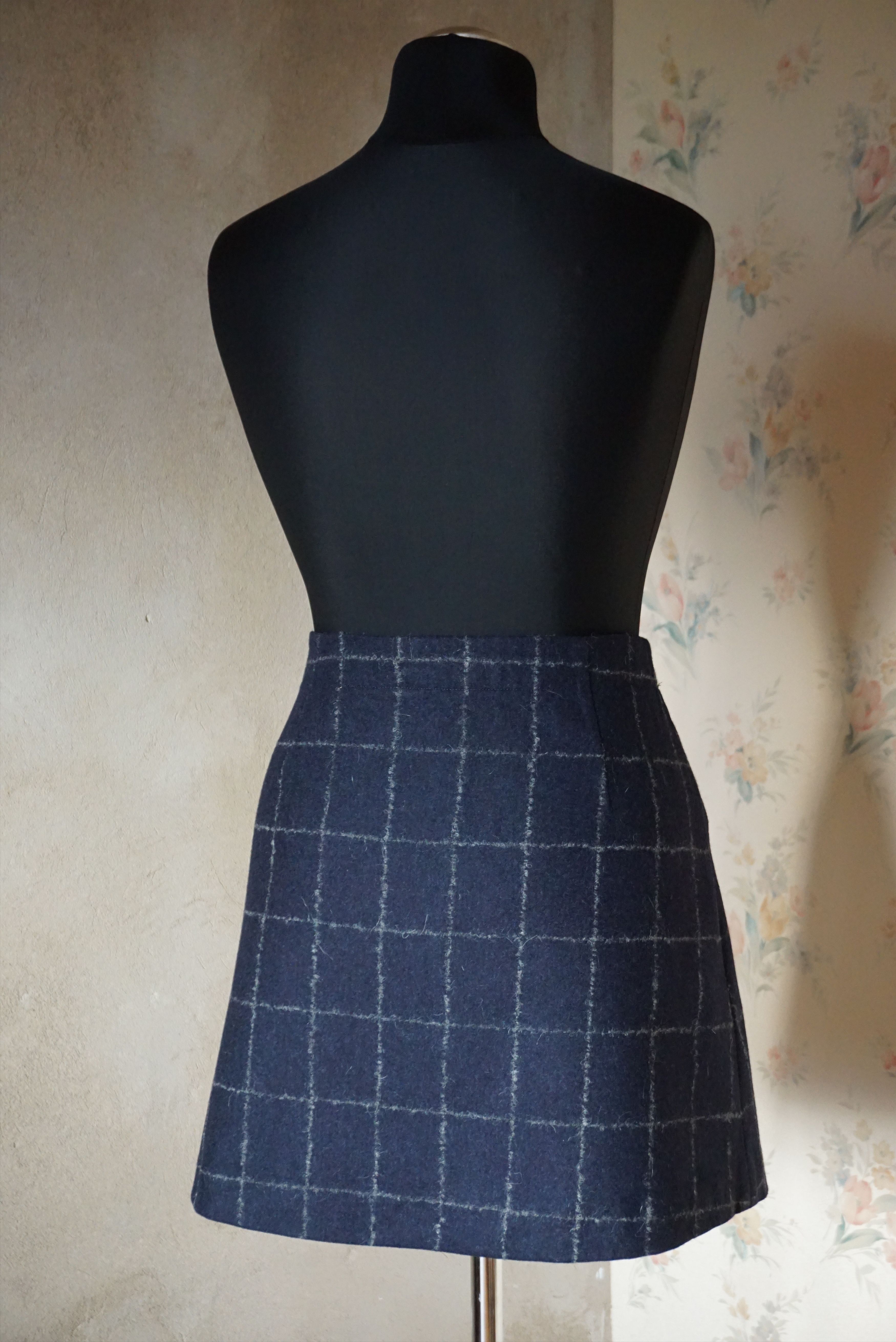 Designer Women RPR$250 SUISTUDIO L 12 40 100% wool mini ALFIE skirt Size 28" / US 6 / IT 42 - 6 Thumbnail