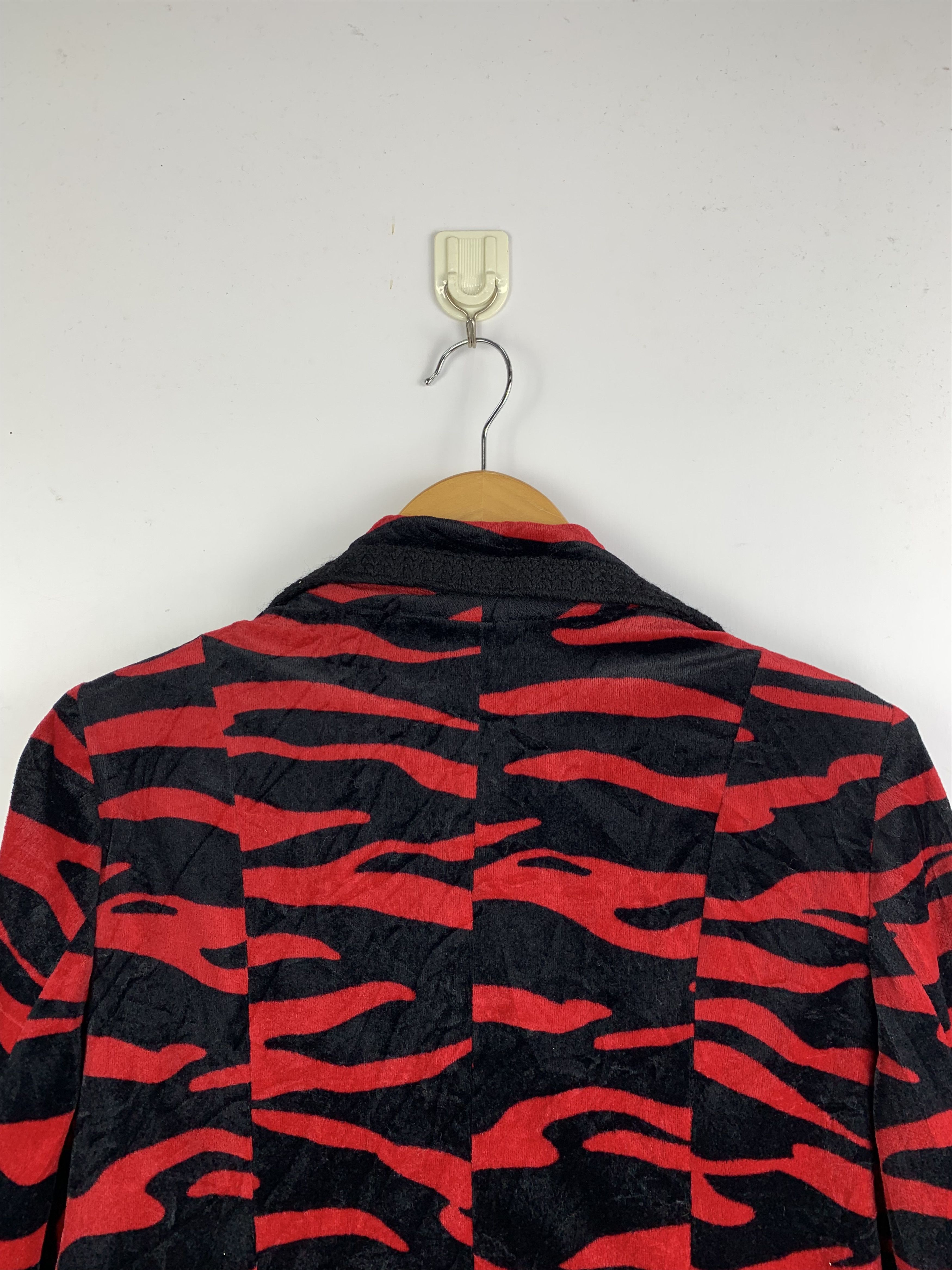 Japanese Brand Vintage Mail-Coach Red Zebra Velvet Sleep Coats Size M / US 6-8 / IT 42-44 - 6 Thumbnail
