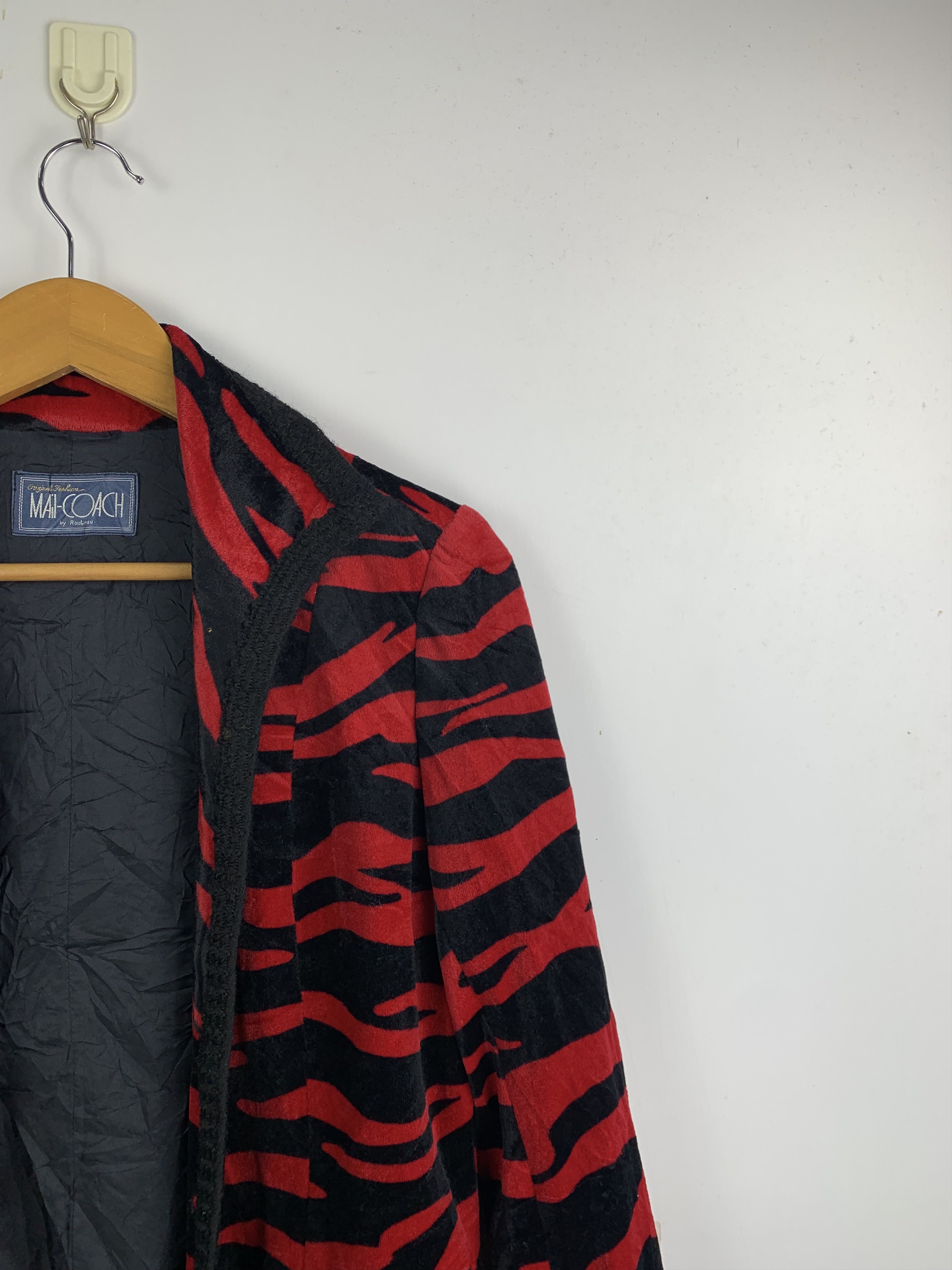 Japanese Brand Vintage Mail-Coach Red Zebra Velvet Sleep Coats Size M / US 6-8 / IT 42-44 - 4 Thumbnail