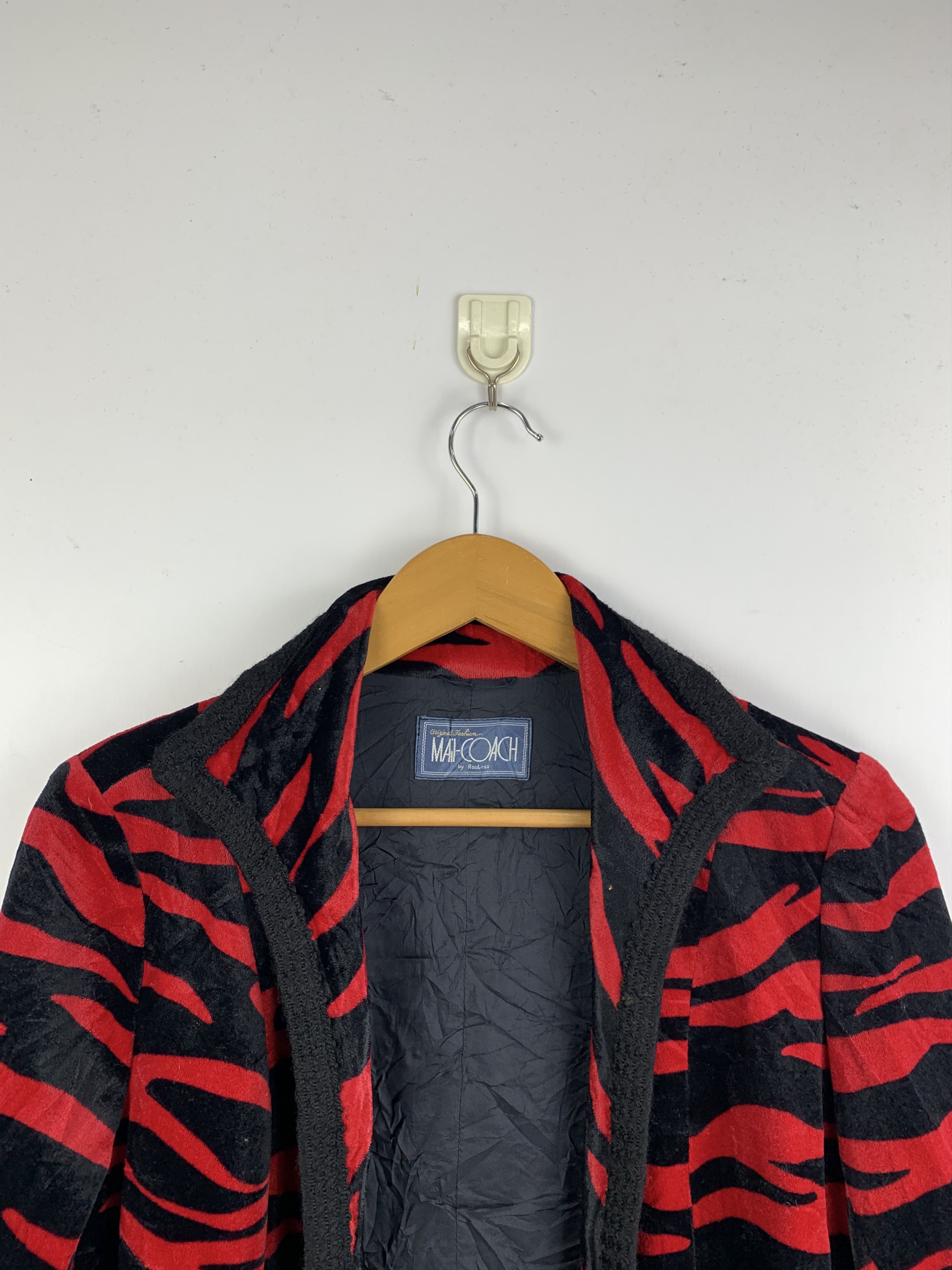 Japanese Brand Vintage Mail-Coach Red Zebra Velvet Sleep Coats Size M / US 6-8 / IT 42-44 - 3 Thumbnail