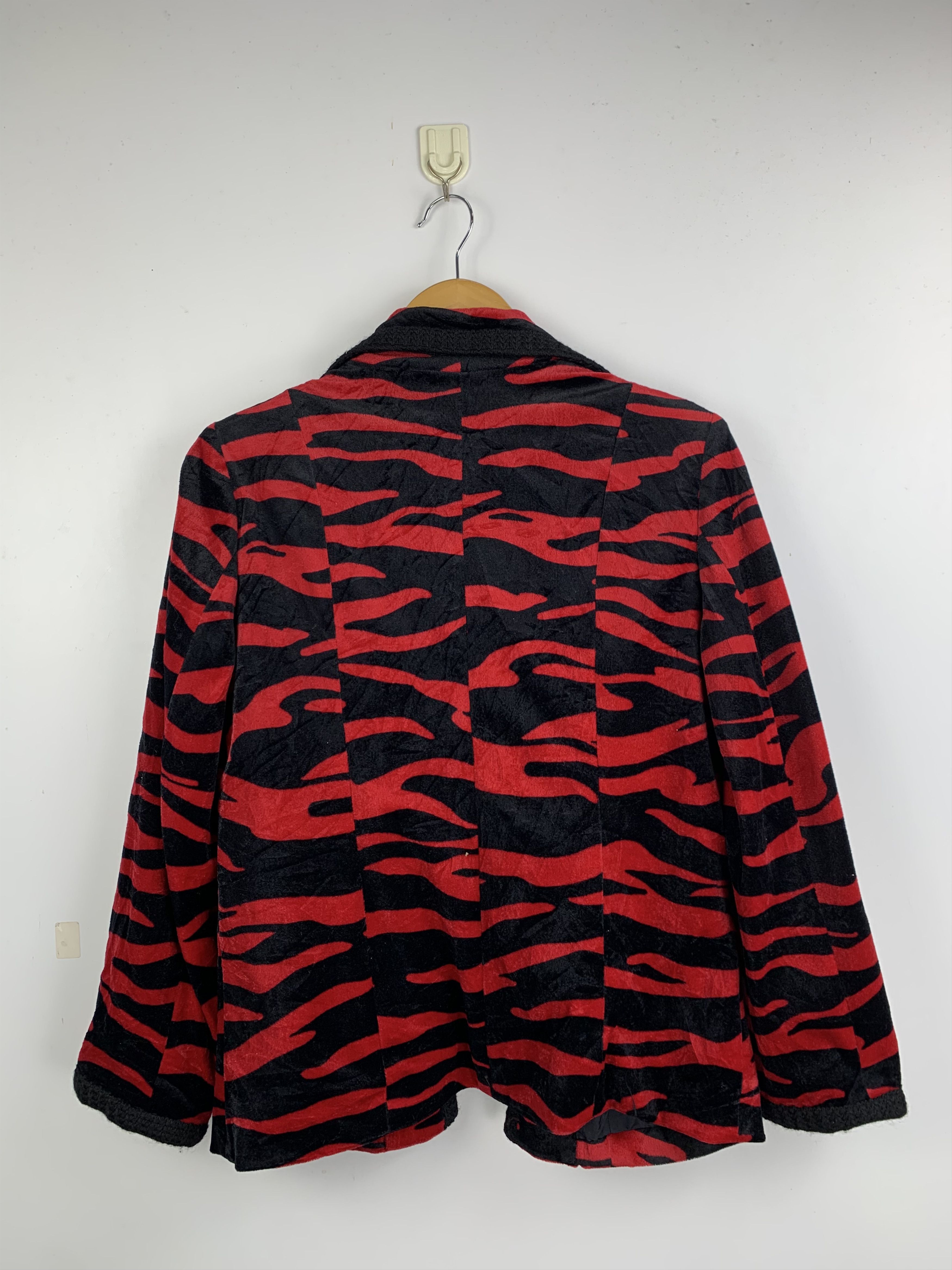 Japanese Brand Vintage Mail-Coach Red Zebra Velvet Sleep Coats Size M / US 6-8 / IT 42-44 - 5 Thumbnail