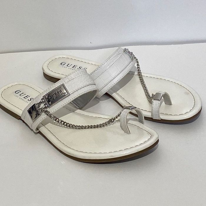 Guess sandals hot sale with chain