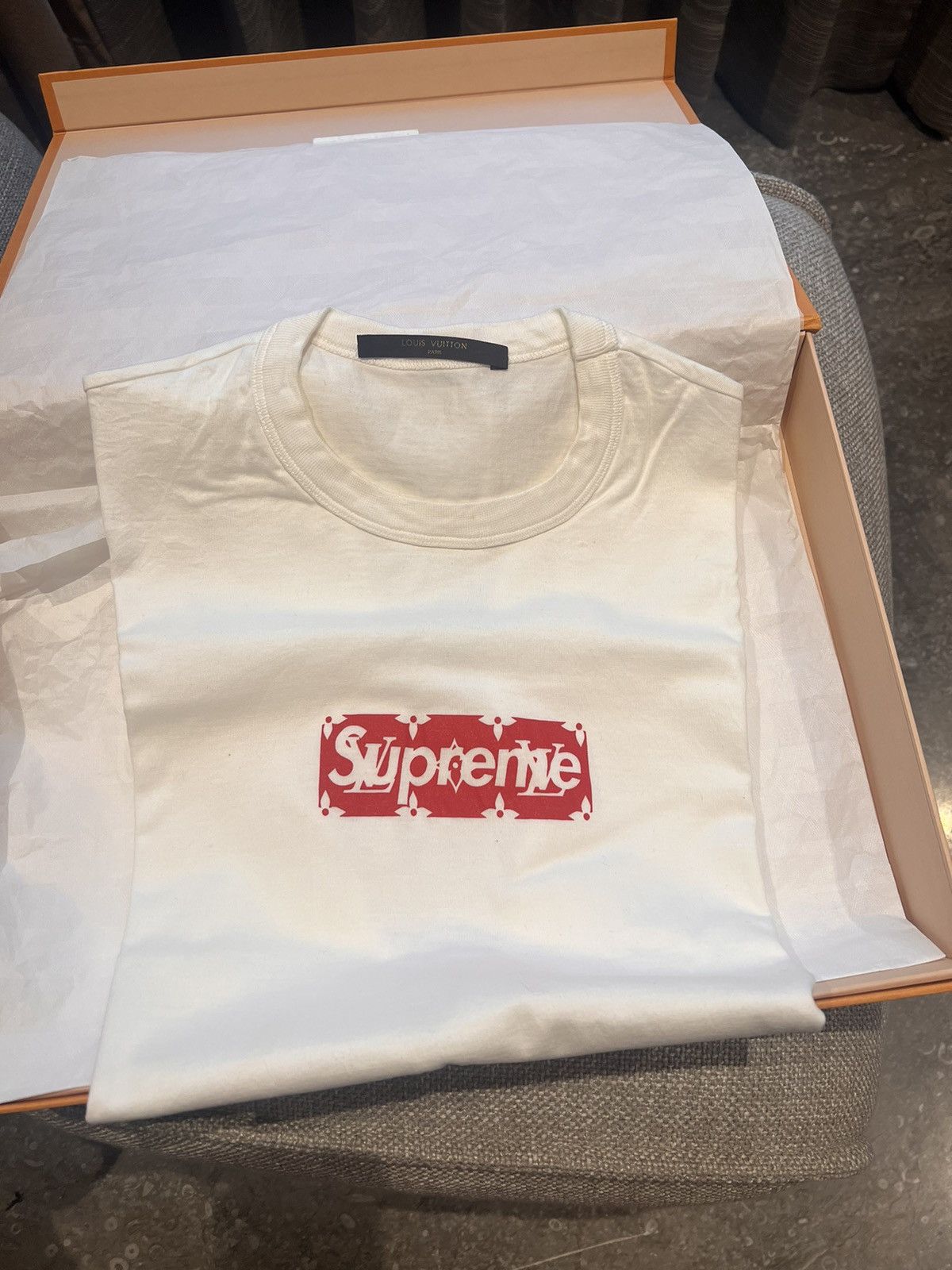 Louis Vuitton × Supreme LV X Supreme TShirt Size US S / EU 44-46 / 1 - 1 Thumbnail
