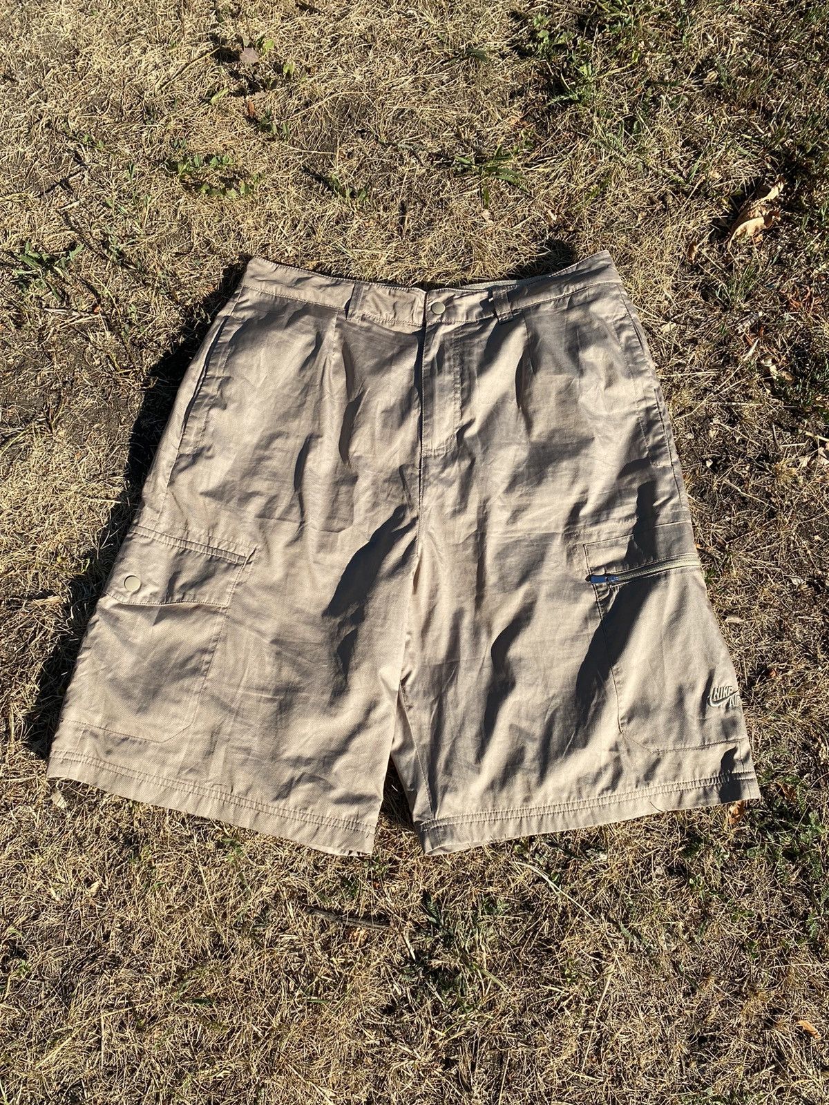 Nike Vintage Nike shorts streetwear swoosh casual y2k size 34 (L) Size US 34 / EU 50 - 1 Thumbnail