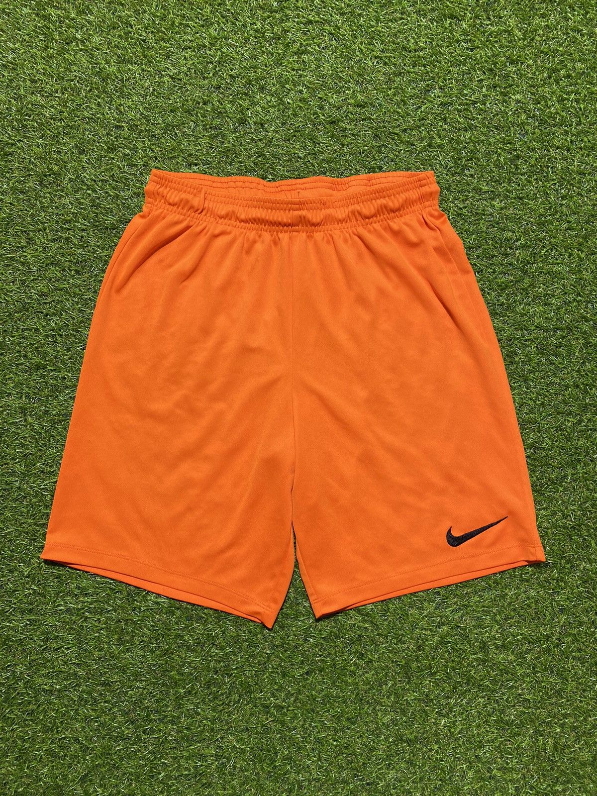 Nike Vintage Nike shorts streetwear swoosh casual y2k size M Size US 32 / EU 48 - 1 Thumbnail
