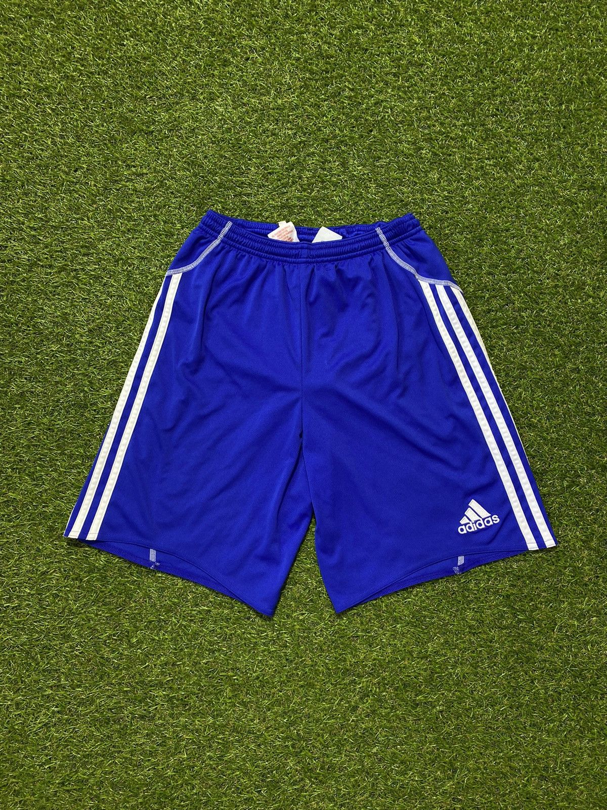 Adidas Vintage Adidas shorts streetwear y2k casual style size XS Size US 28 / EU 44 - 1 Thumbnail