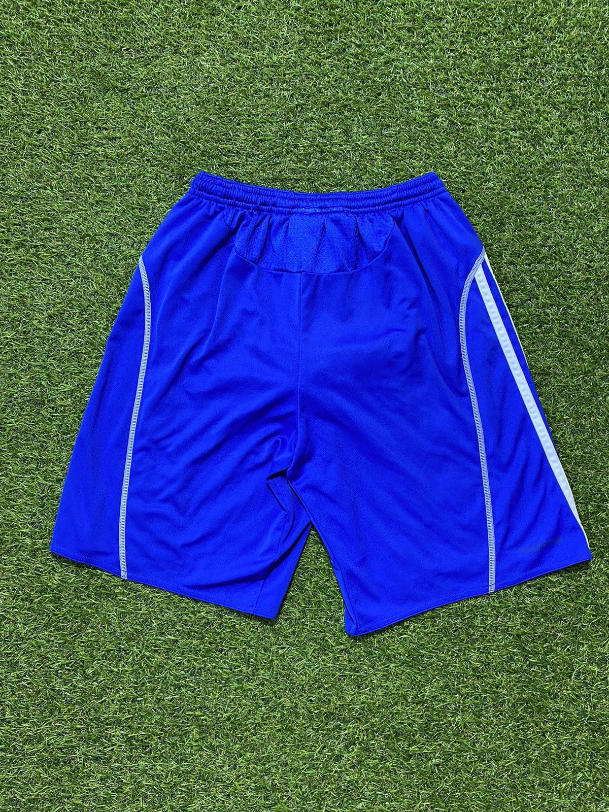 Adidas Vintage Adidas shorts streetwear y2k casual style size XS Size US 28 / EU 44 - 2 Thumbnail