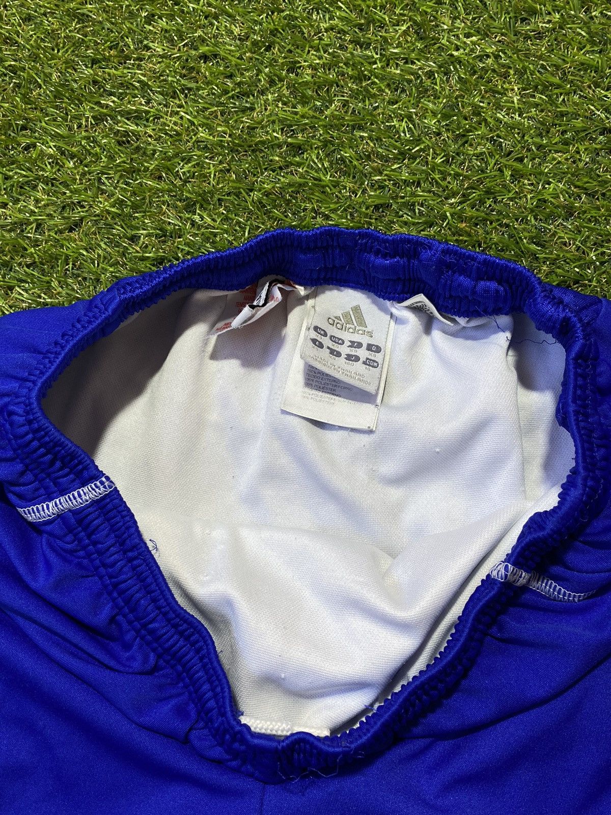 Adidas Vintage Adidas shorts streetwear y2k casual style size XS Size US 28 / EU 44 - 3 Thumbnail