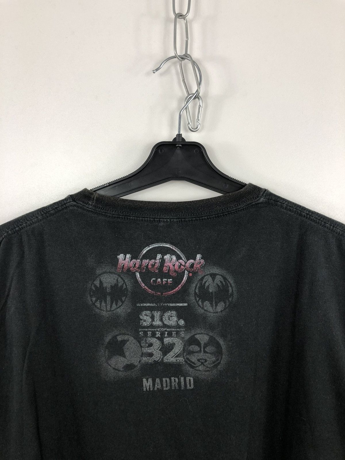 Band Tees × KISS Vintage Kiss Hard Rock Sig Series 32 Madrid Big T-Shirt Sz L Size US L / EU 52-54 / 3 - 7 Thumbnail