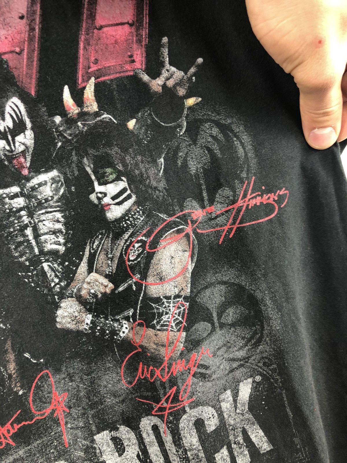 Band Tees × KISS Vintage Kiss Hard Rock Sig Series 32 Madrid Big T-Shirt Sz L Size US L / EU 52-54 / 3 - 6 Thumbnail
