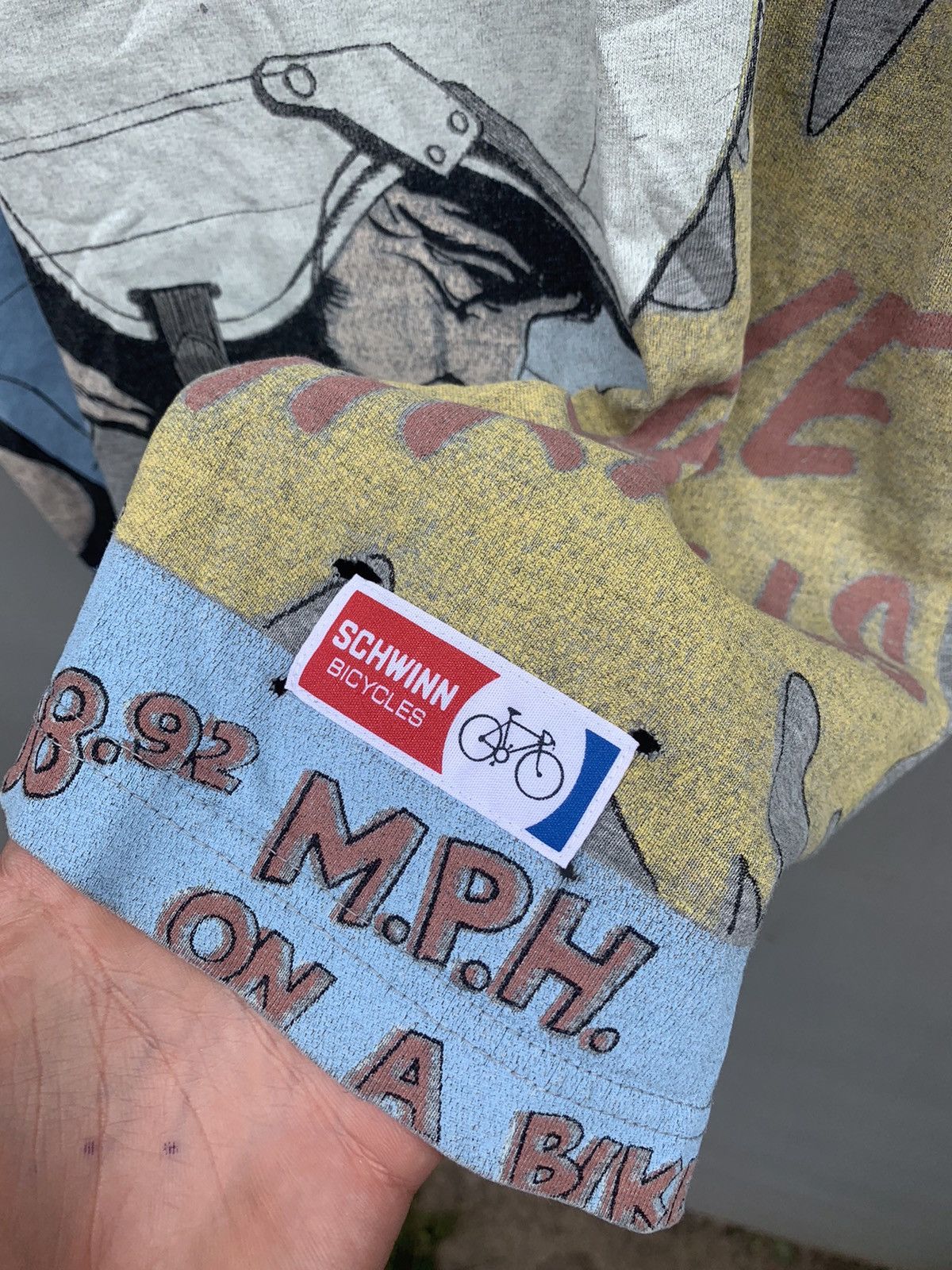 Uniqlo Very Rare Schwinn Bicycle T Shirt Vintage Size US L / EU 52-54 / 3 - 2 Thumbnail