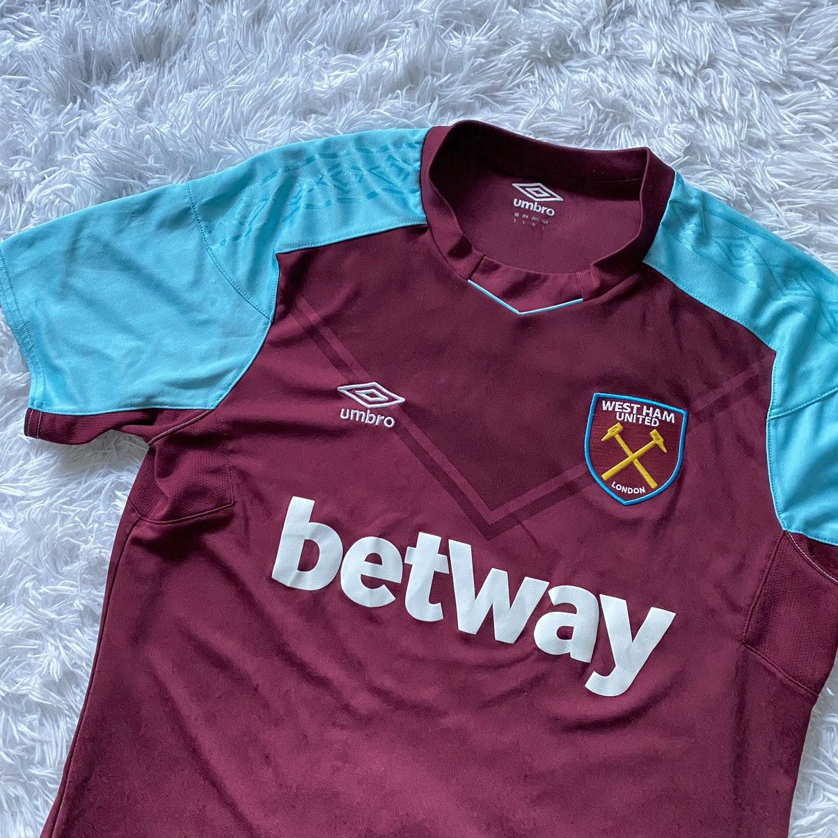Umbro 2018 WEST HAM UMBRO HOME SOCCER SHIRT FOOTBALL JERSEY M Size US L / EU 52-54 / 3 - 2 Thumbnail