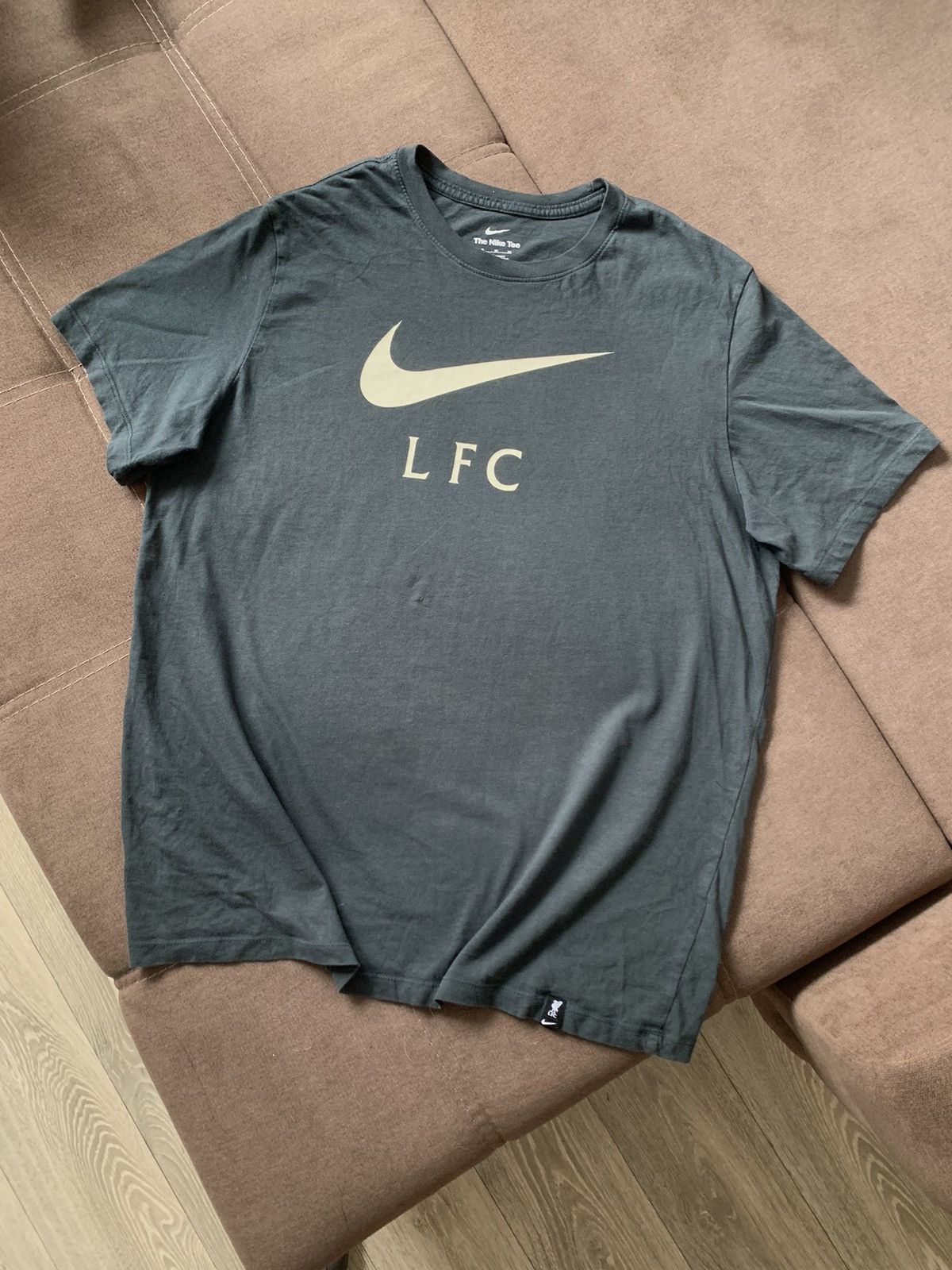 Nike NIKE SOCCER Liverpool Center Swoosh Football Club T-Shirt Size US XL / EU 56 / 4 - 1 Thumbnail